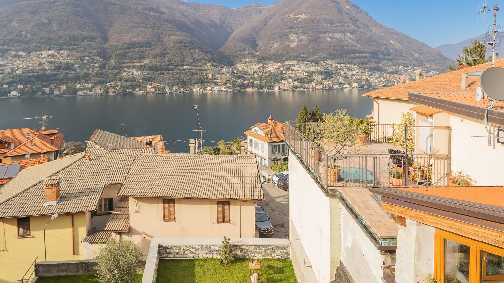 RentAllComo Torno Pozzo Vertical Apartment with garden and parking