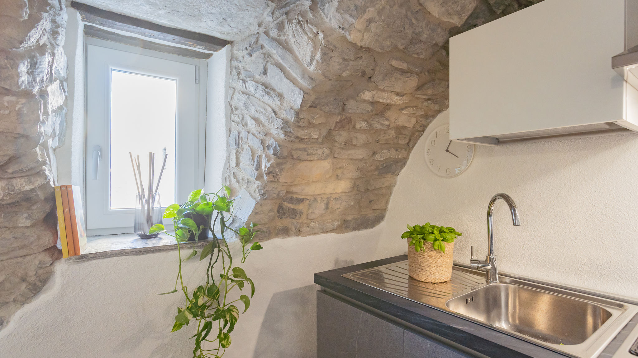 RentAllComo Torno Pozzo Vertical Apartment with garden and parking