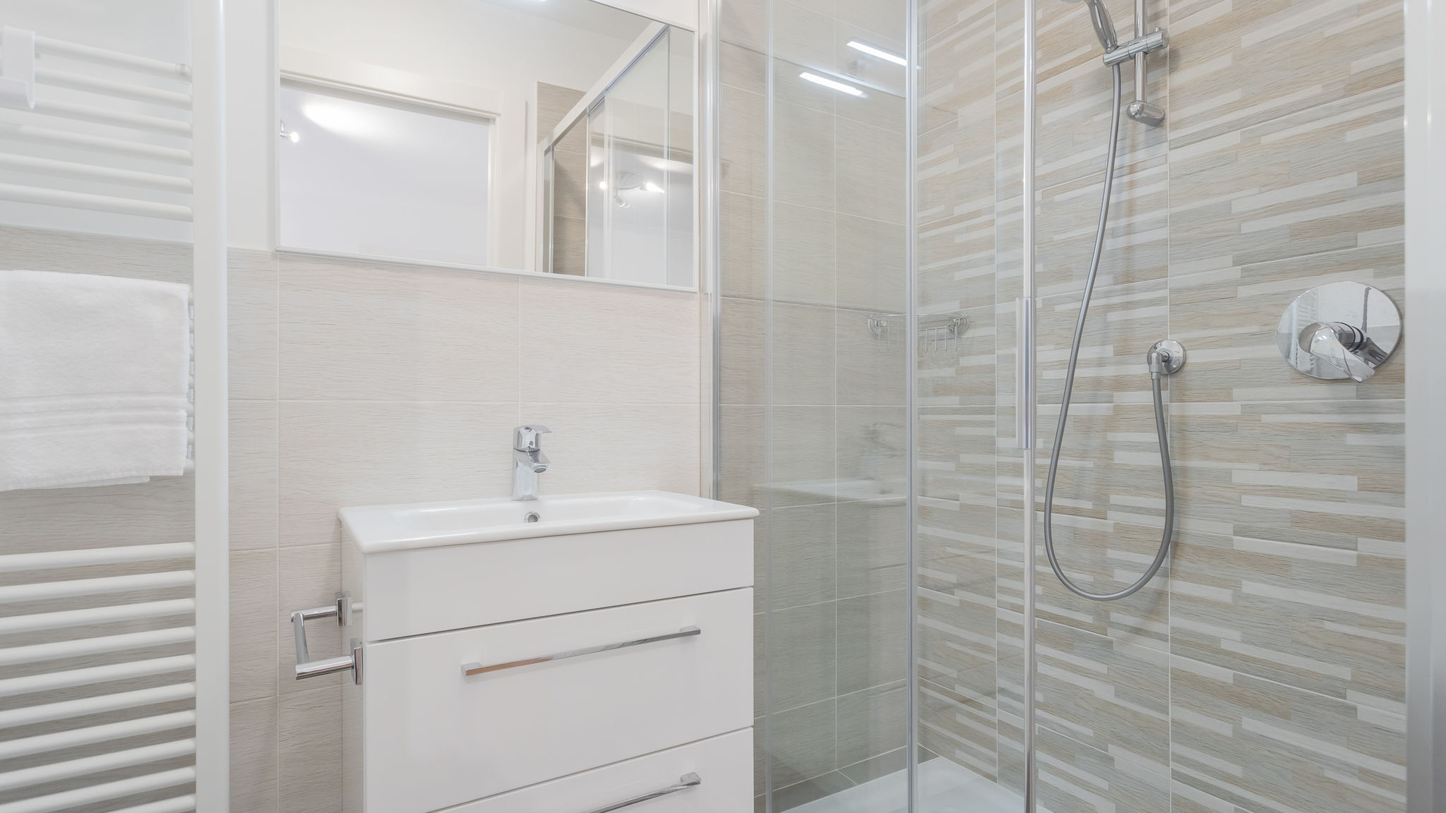 RentAllComo Torno Pozzo Vertical Apartment with garden and parking