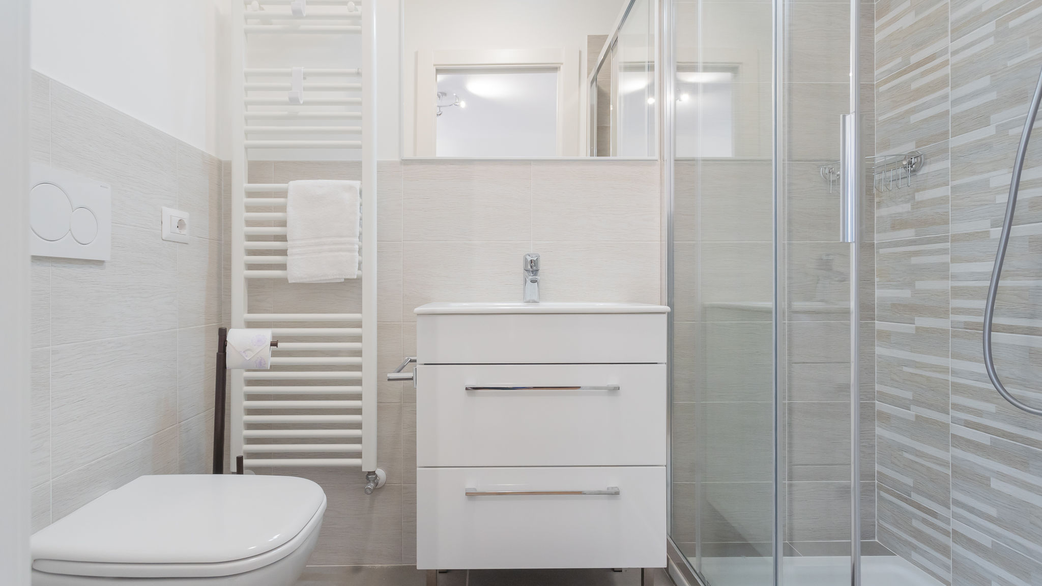 RentAllComo Torno Pozzo Vertical Apartment with garden and parking