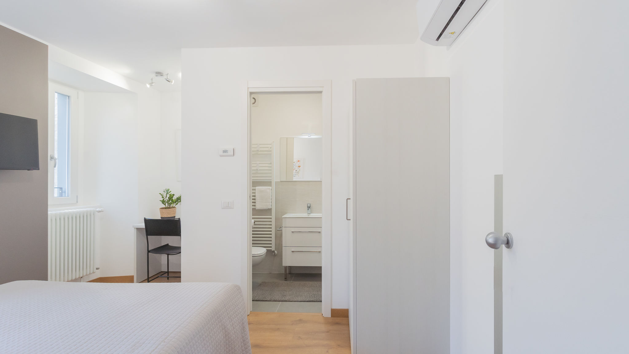 RentAllComo Torno Pozzo Vertical Apartment with garden and parking