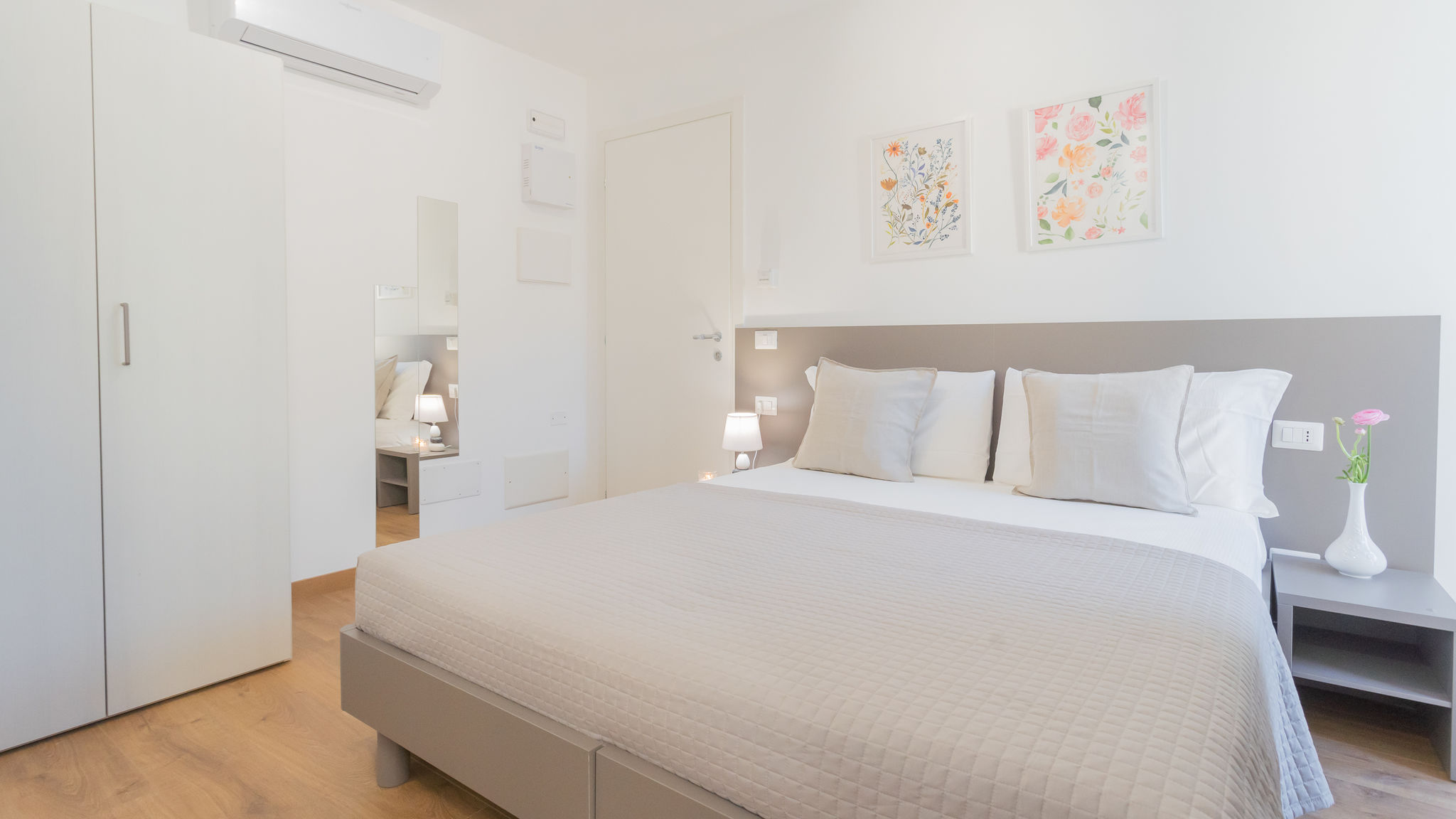 RentAllComo Torno Pozzo Vertical Apartment with garden and parking