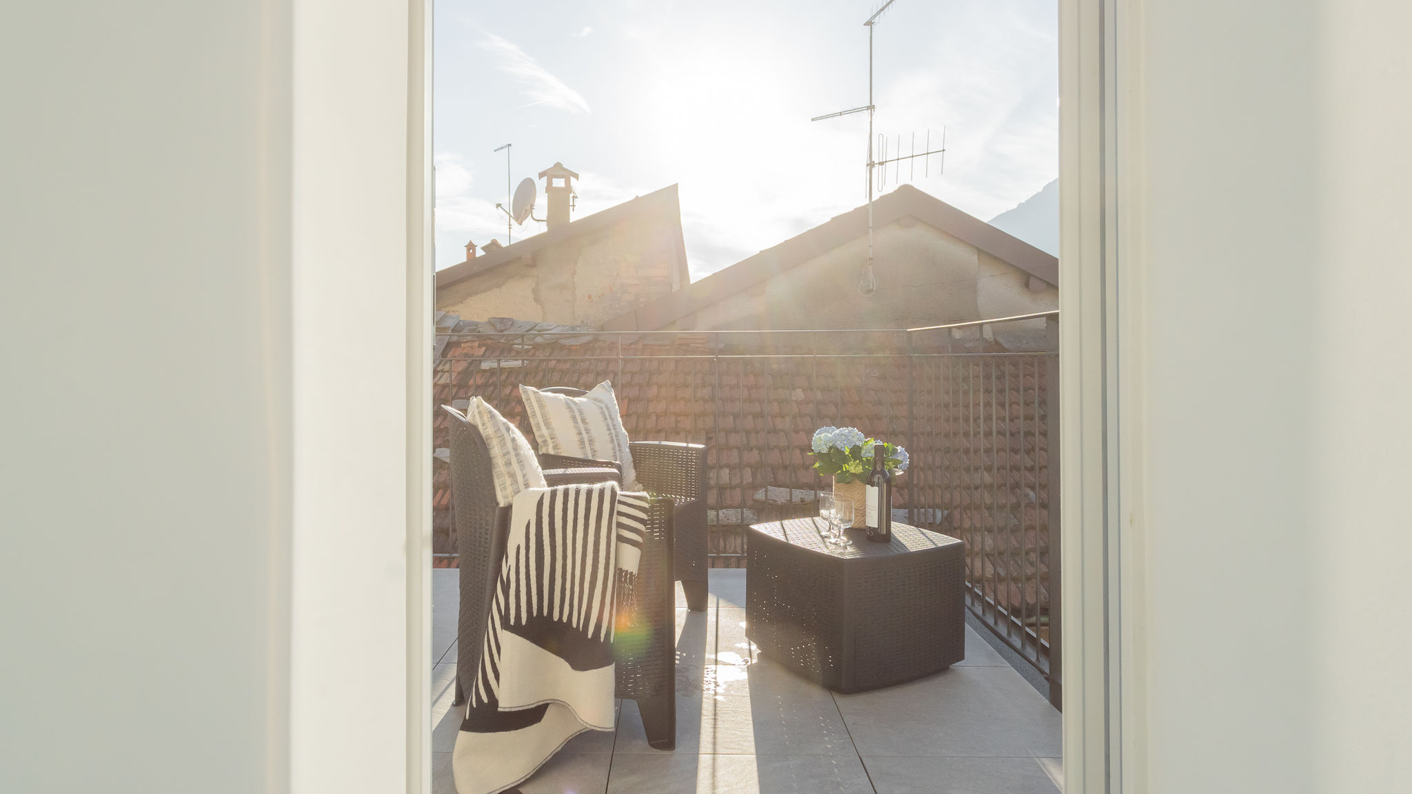 RentAllComo Torno Pozzo Vertical Apartment with garden and parking