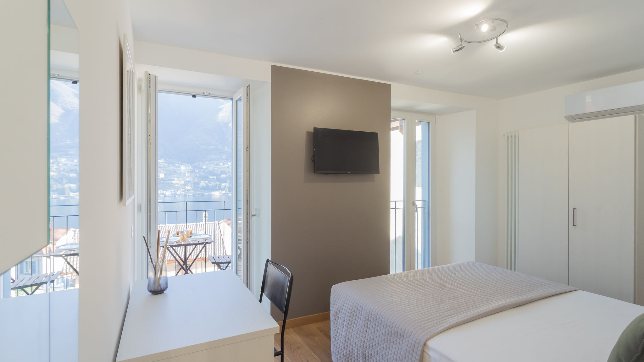 RentAllComo Torno Pozzo Vertical Apartment with garden and parking