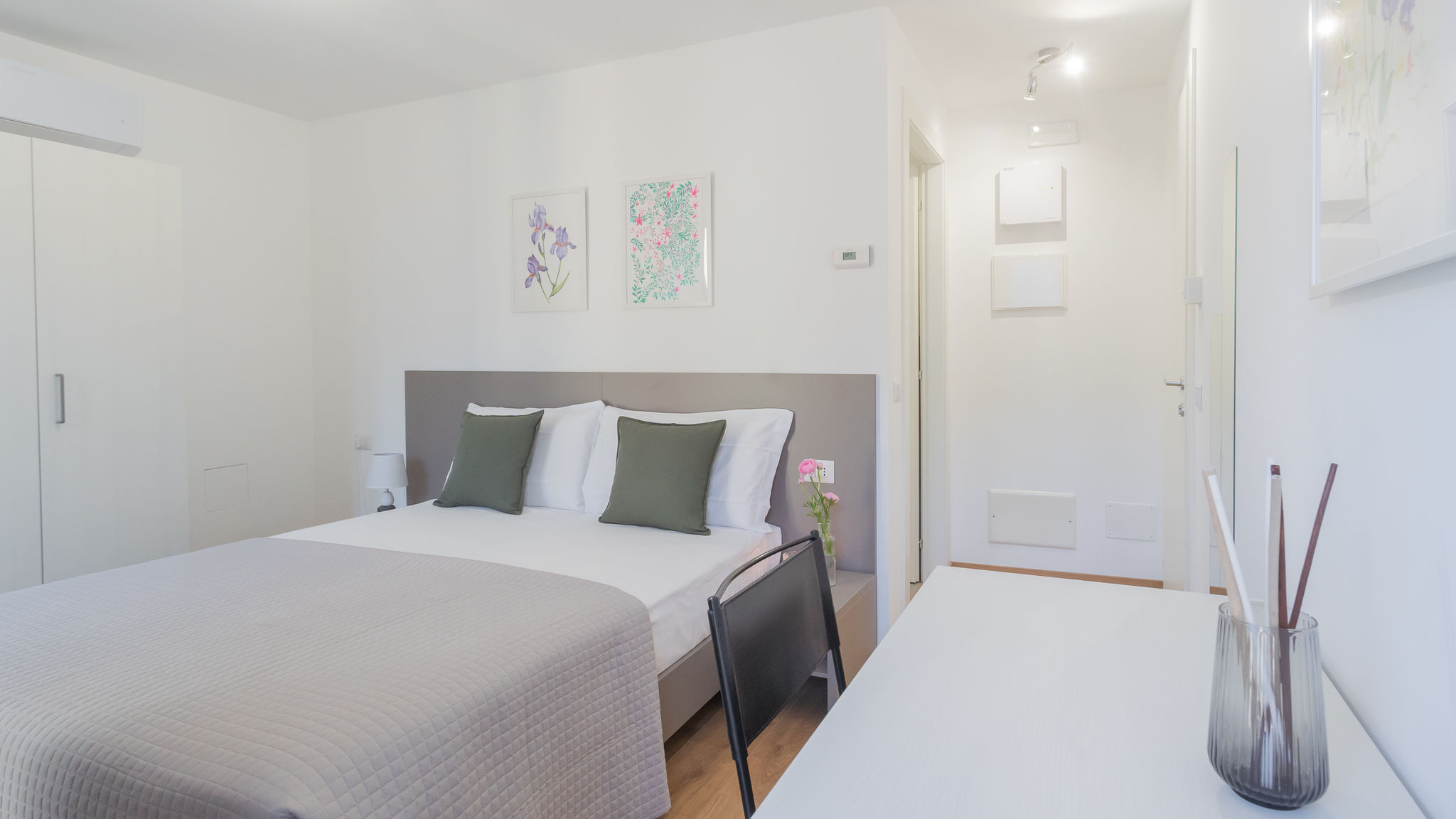 RentAllComo Torno Pozzo Vertical Apartment with garden and parking