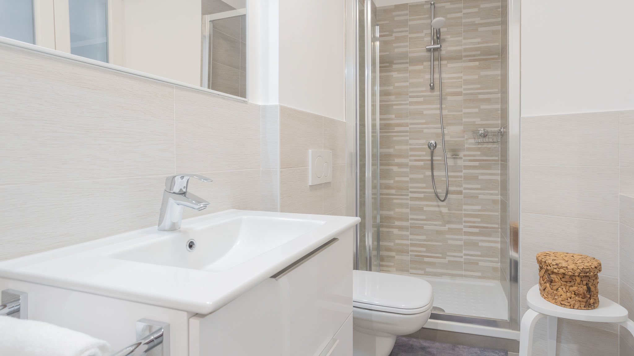 RentAllComo Torno Pozzo Vertical Apartment with garden and parking