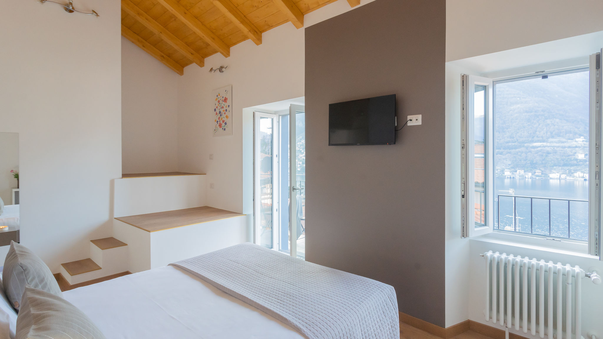 RentAllComo Torno Pozzo Vertical Apartment with garden and parking