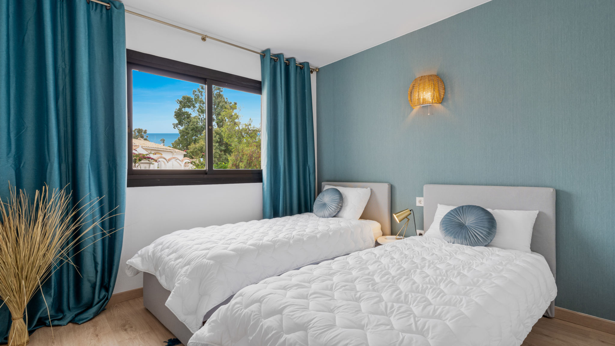 Panoramic apartment with pool Ref 234