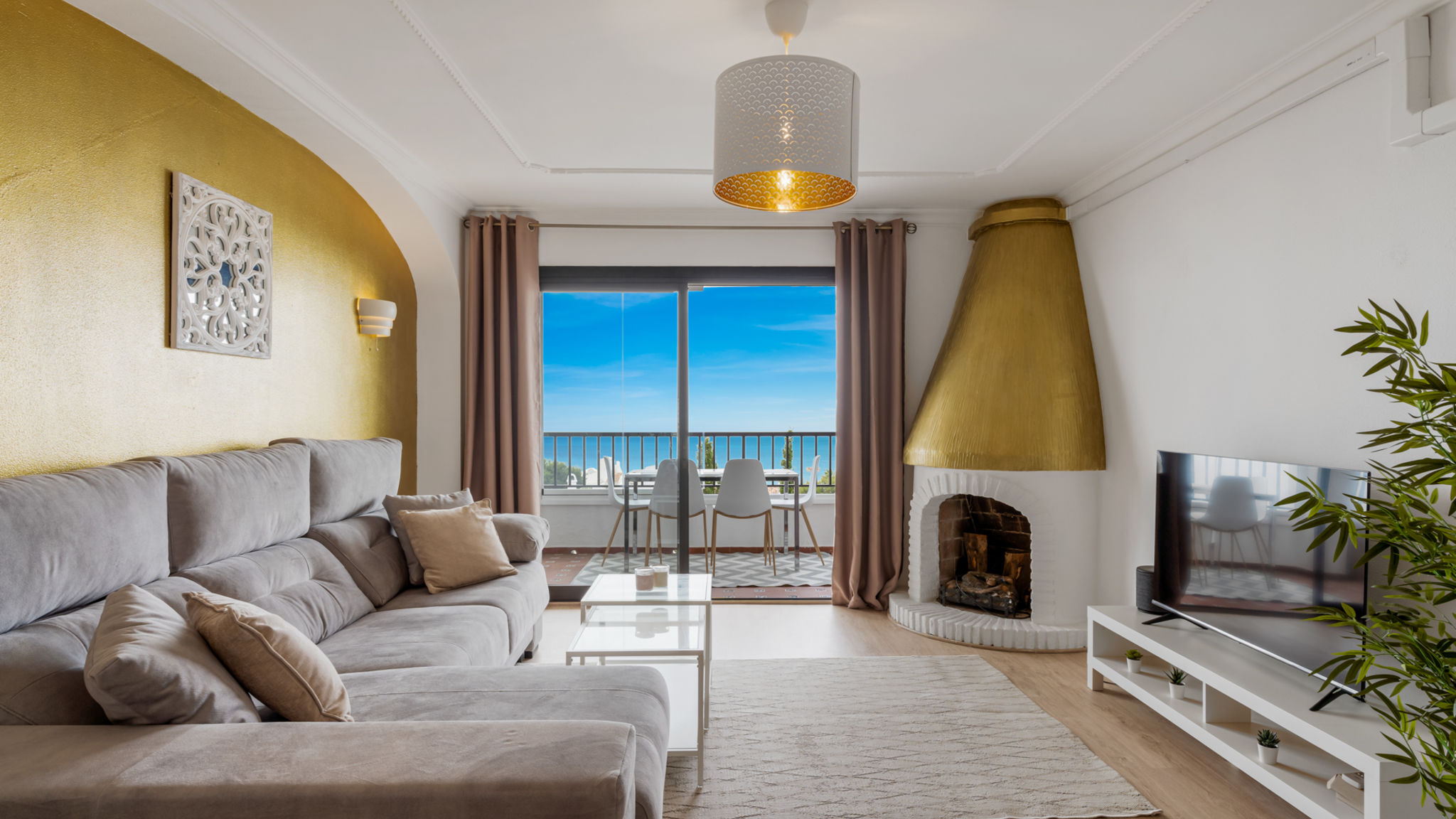 Panoramic apartment with pool Ref 234