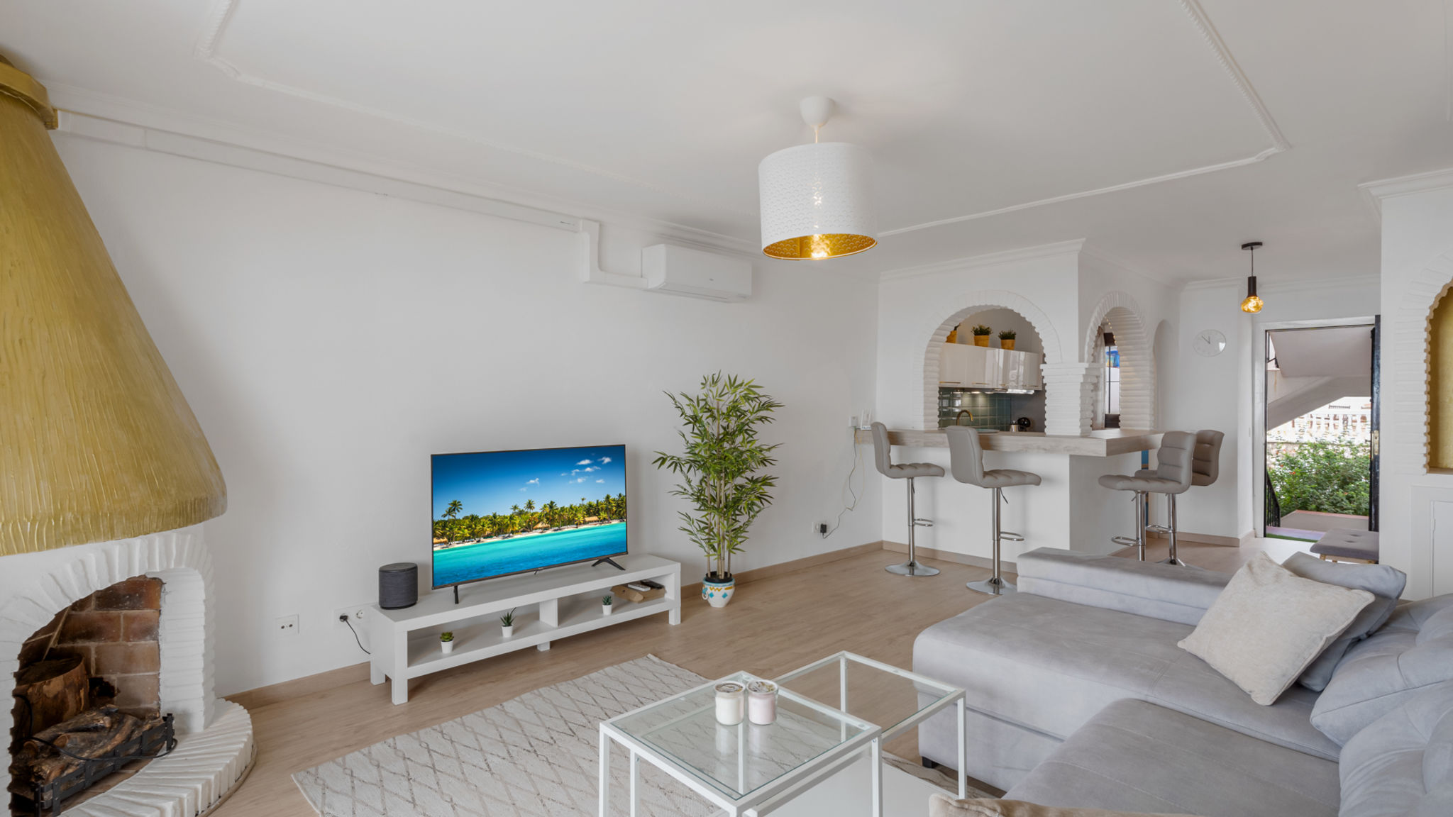 Panoramic apartment with pool Ref 234