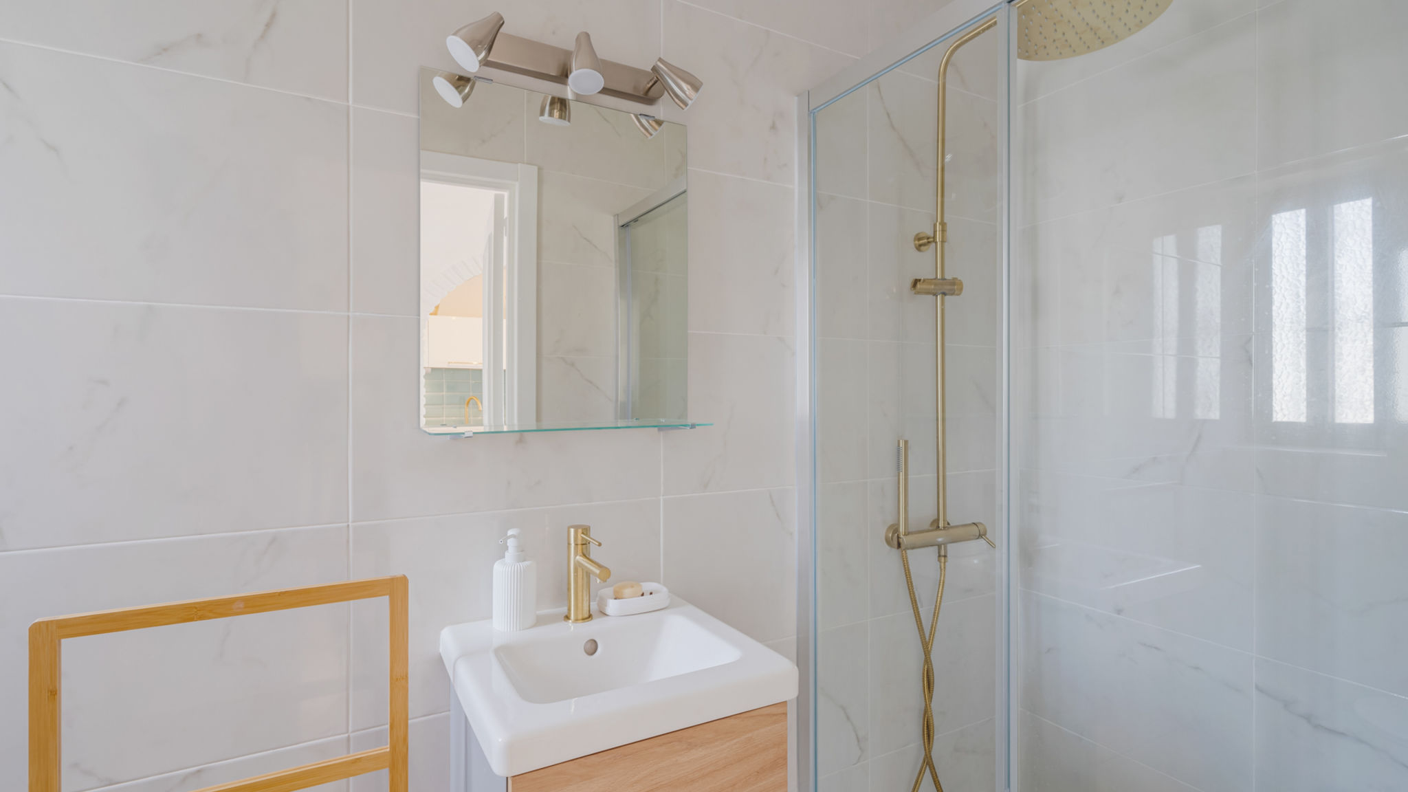 Panoramic apartment with pool Ref 234