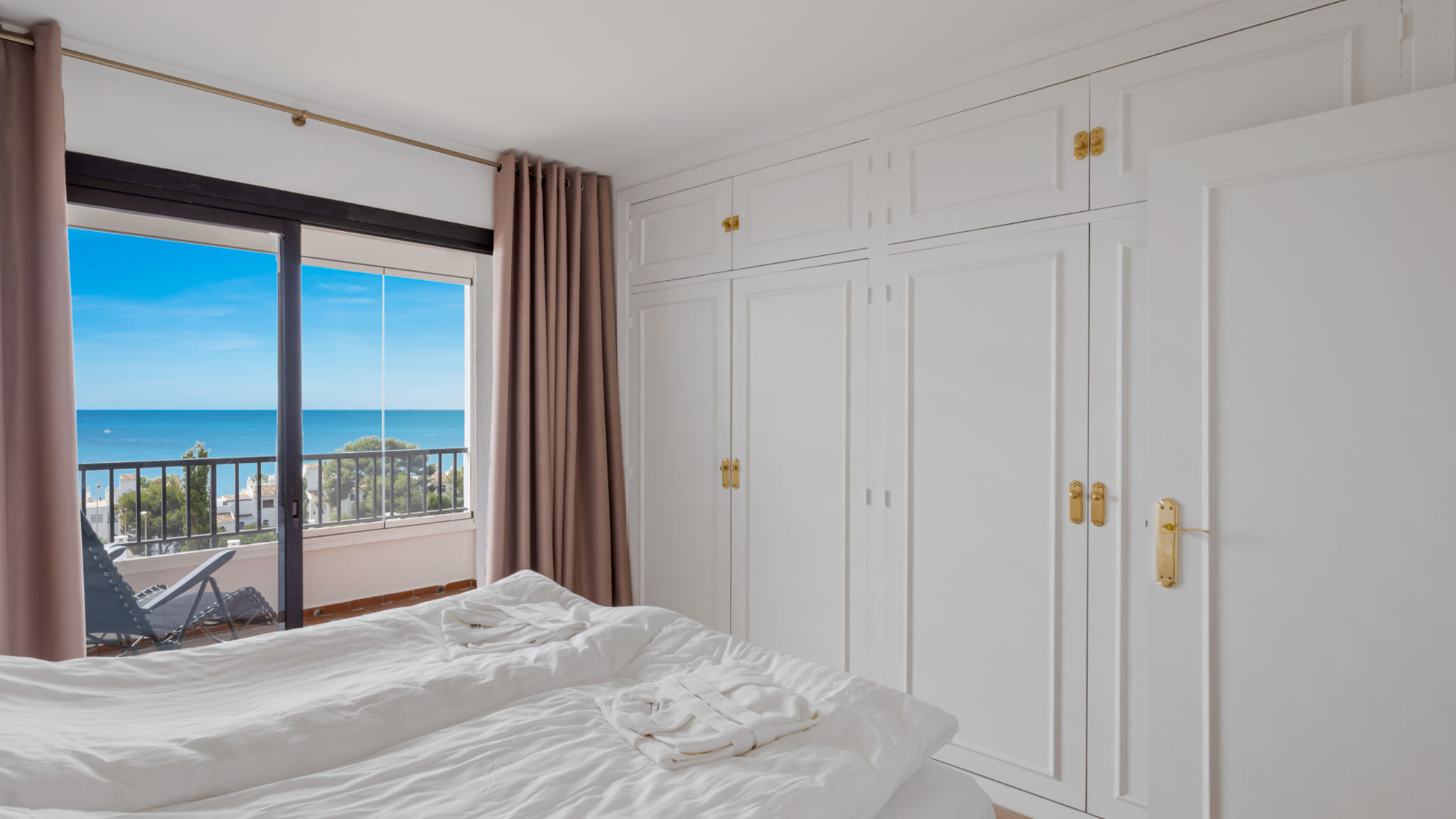 Panoramic apartment with pool Ref 234