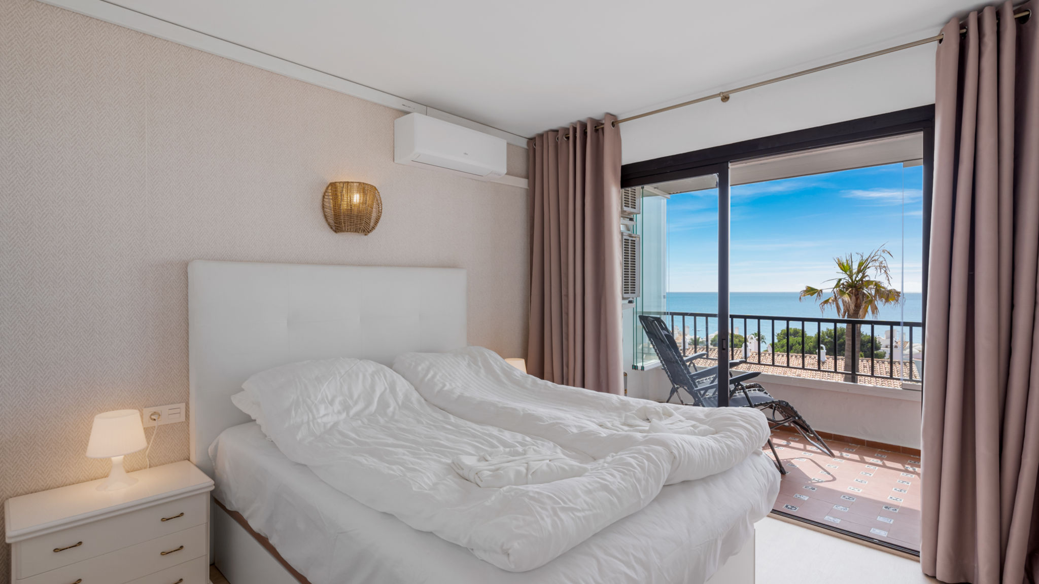 Panoramic apartment with pool Ref 234
