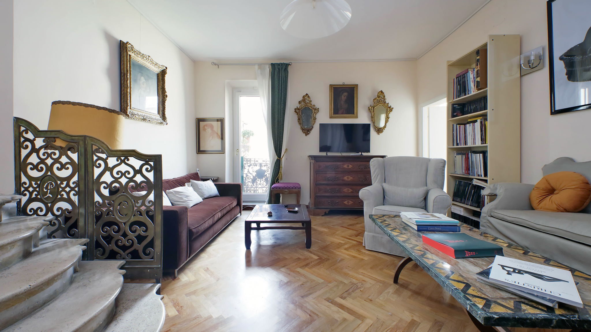 Italianway Roma On The Steps