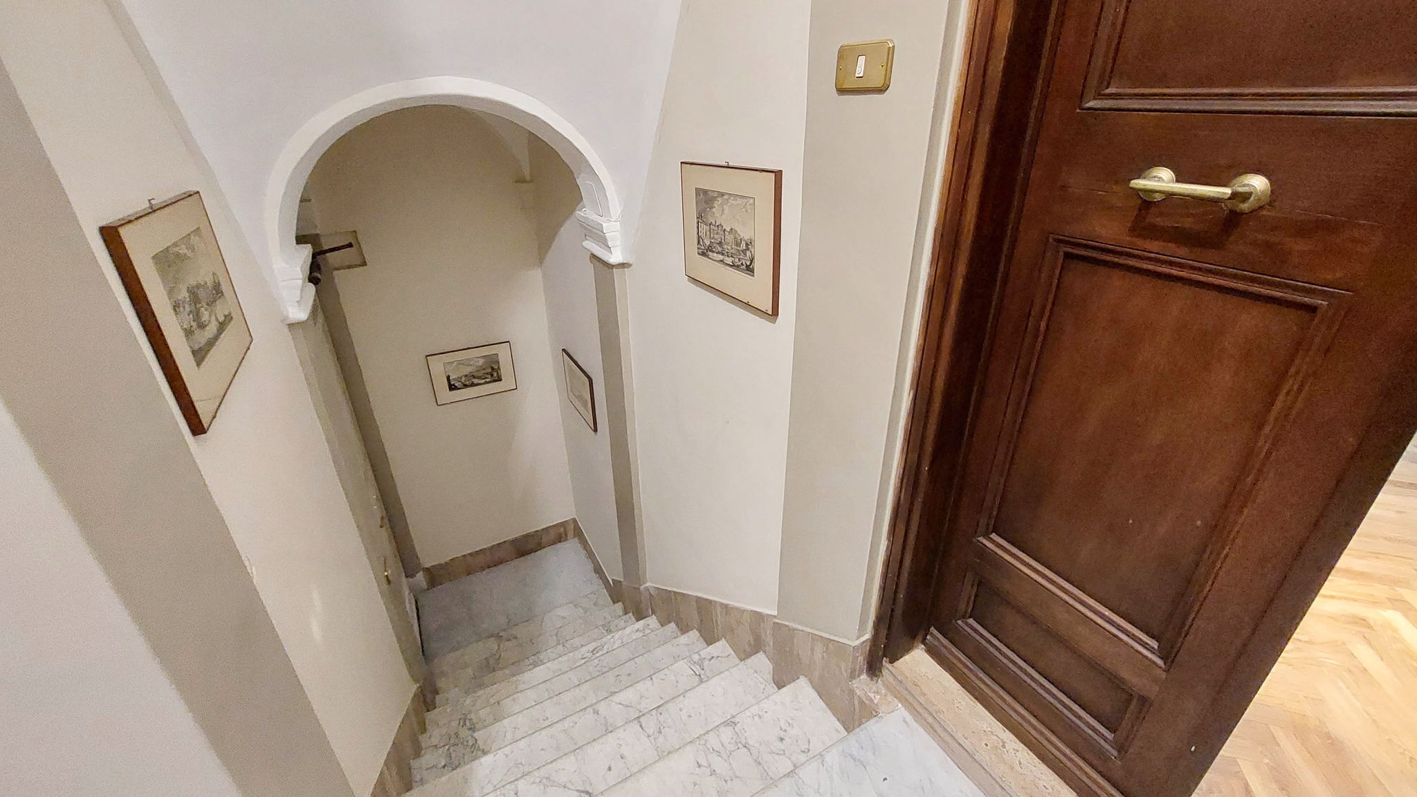 Italianway Roma On The Steps