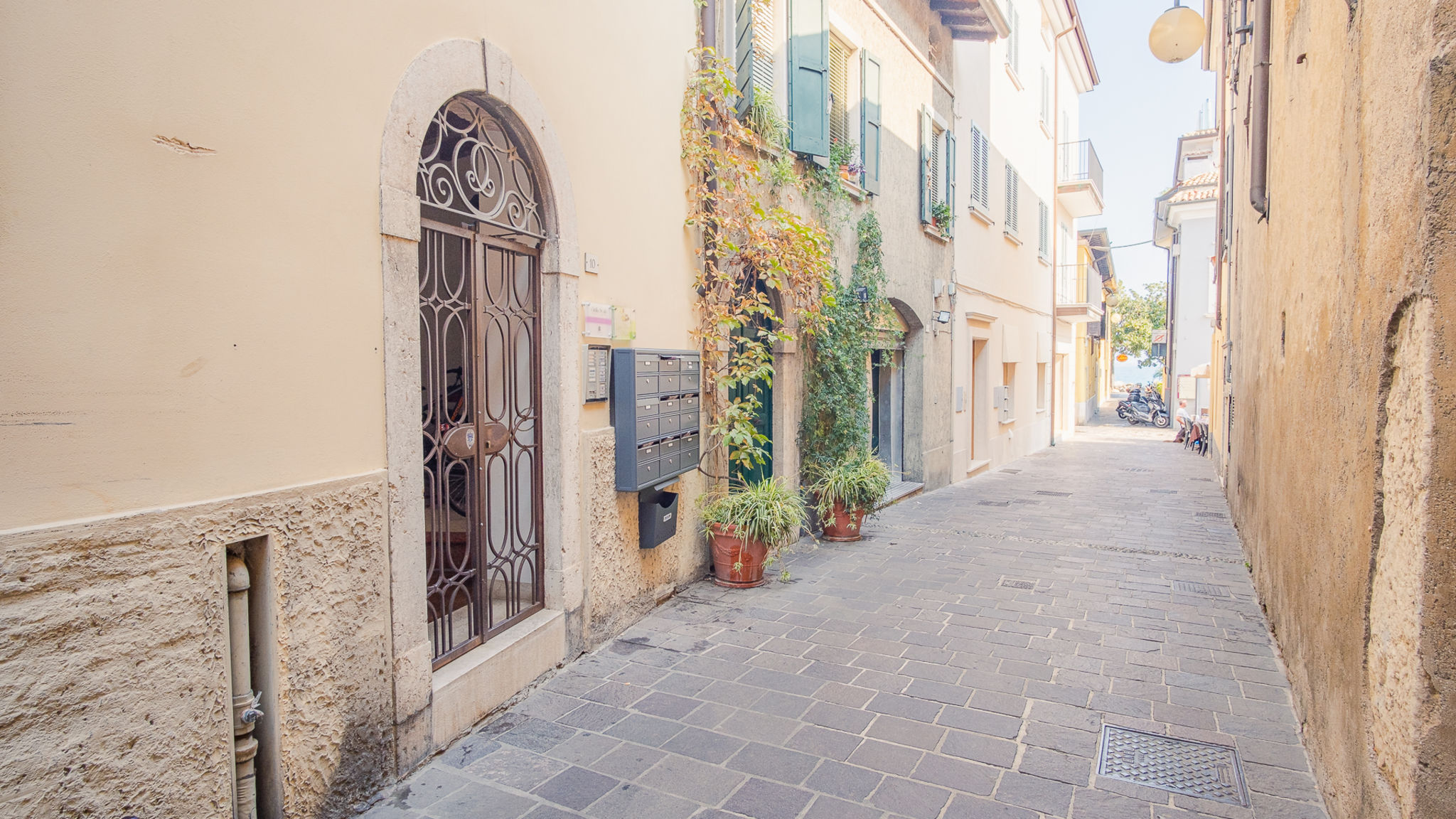 Italianway Desenzano del Garda Old Town Alley