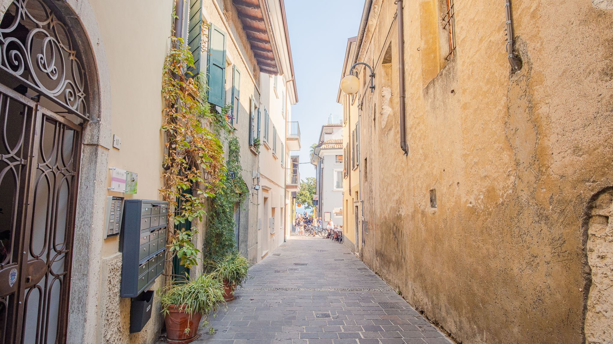 Italian Homing Desenzano del Garda Old Town Alley