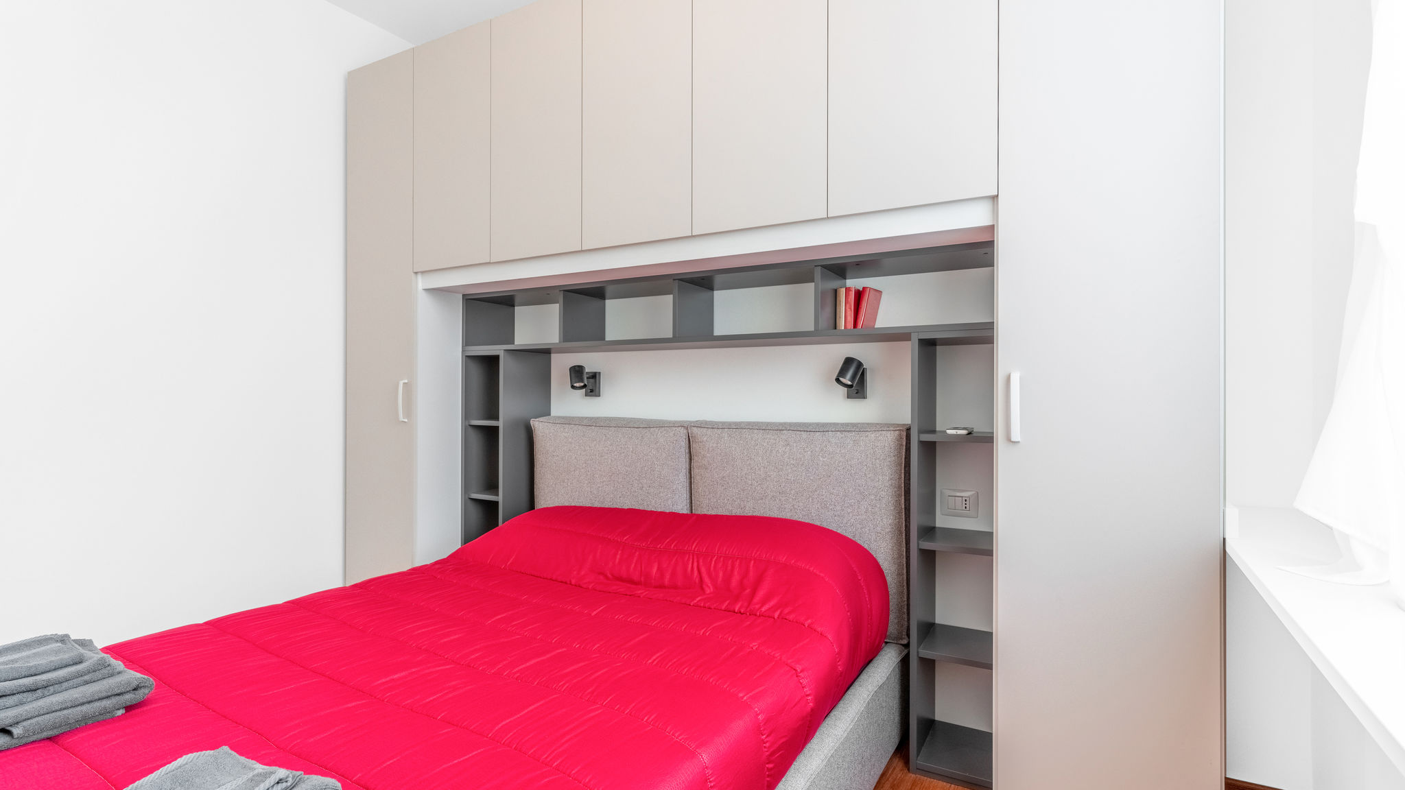 ITS HOME - Martiri Oscuri 10
