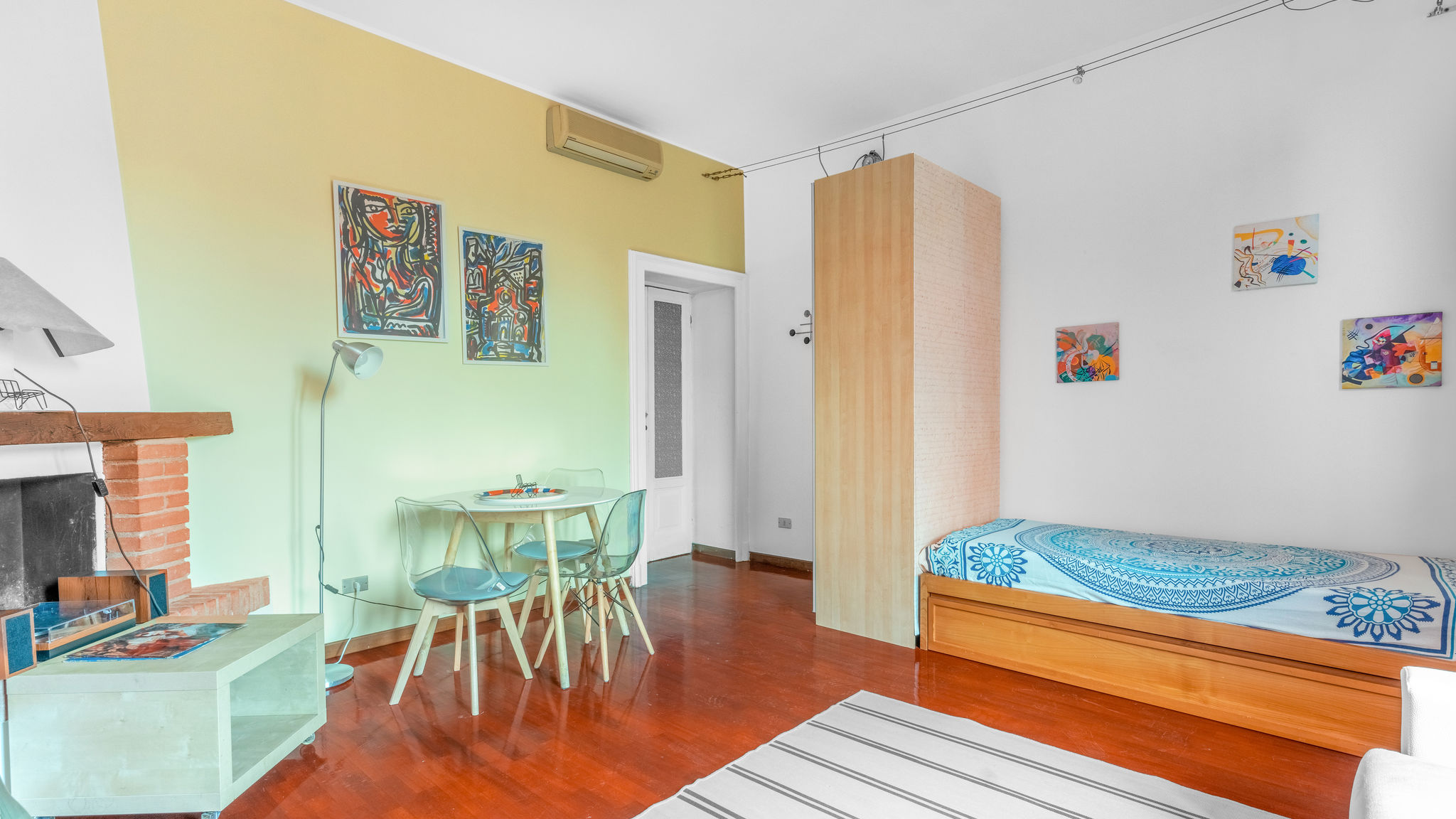 ITS HOME - Venini 64