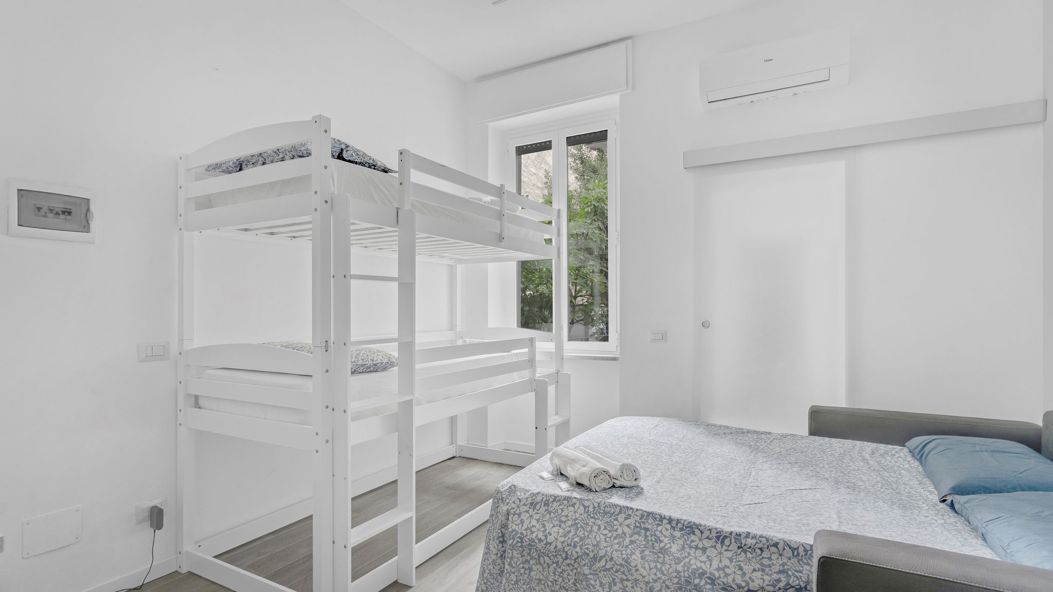 ITS HOME - Max Galeno 10