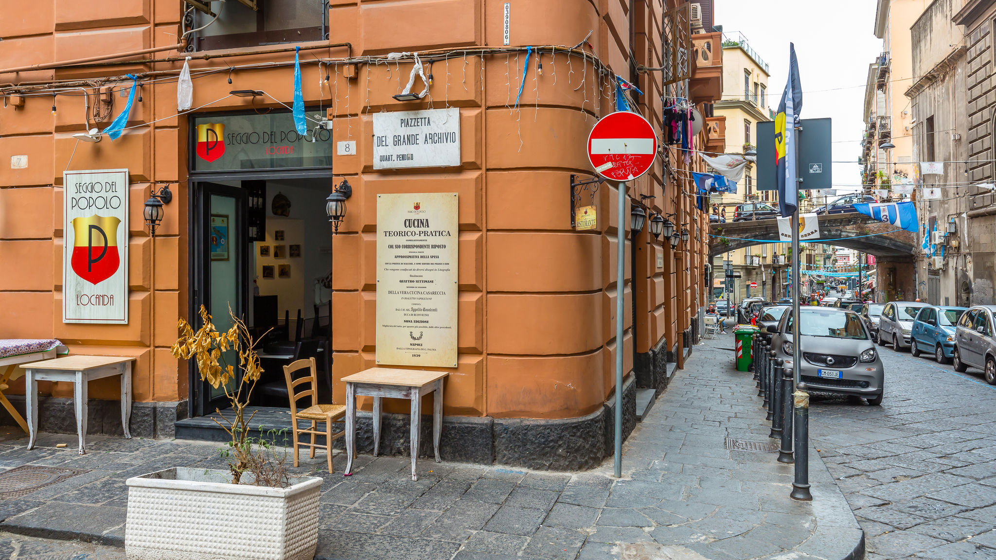 Italianway Napoli Golden Shell at Historical Center