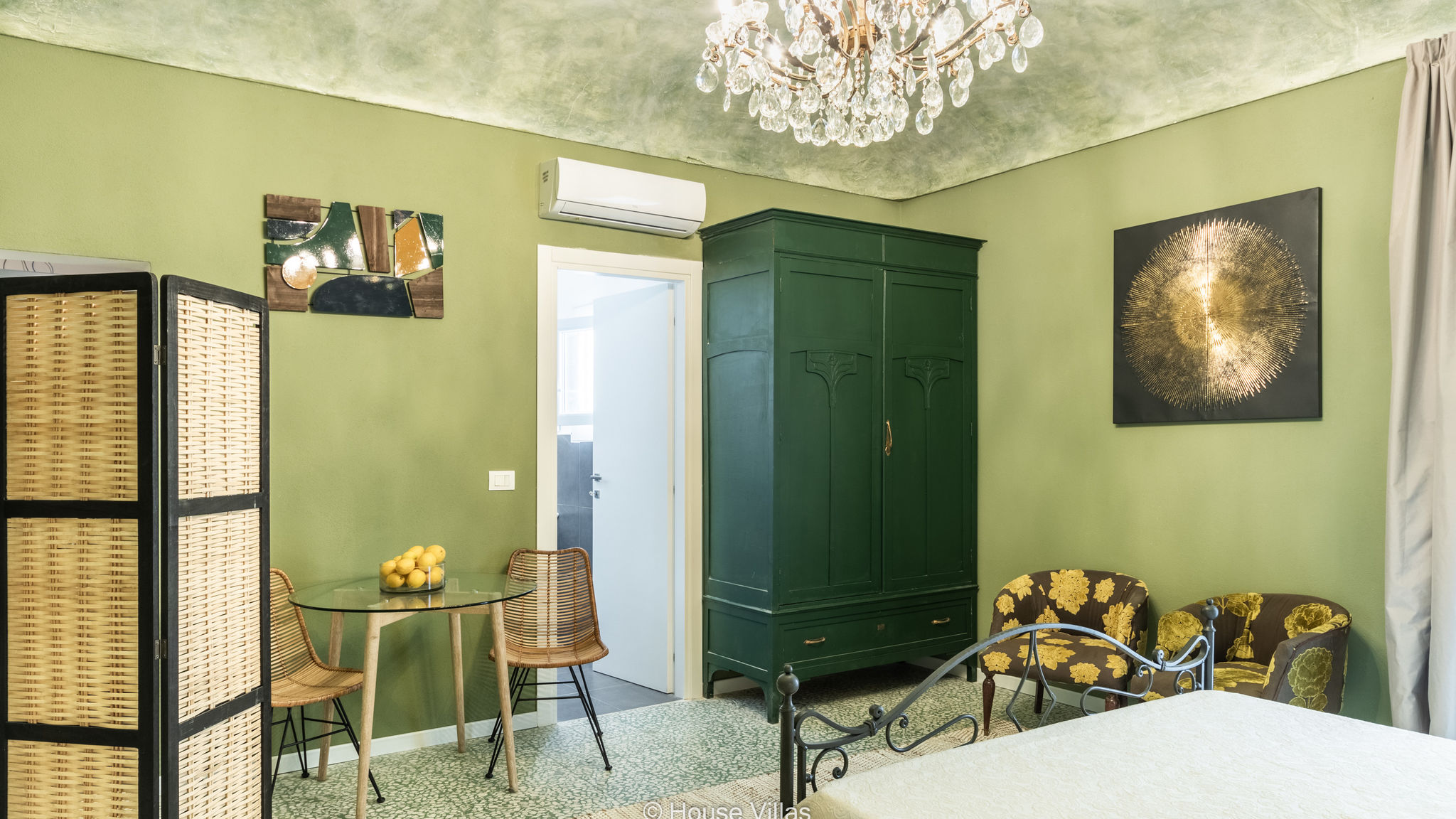 Bowie's Rooms Intera 