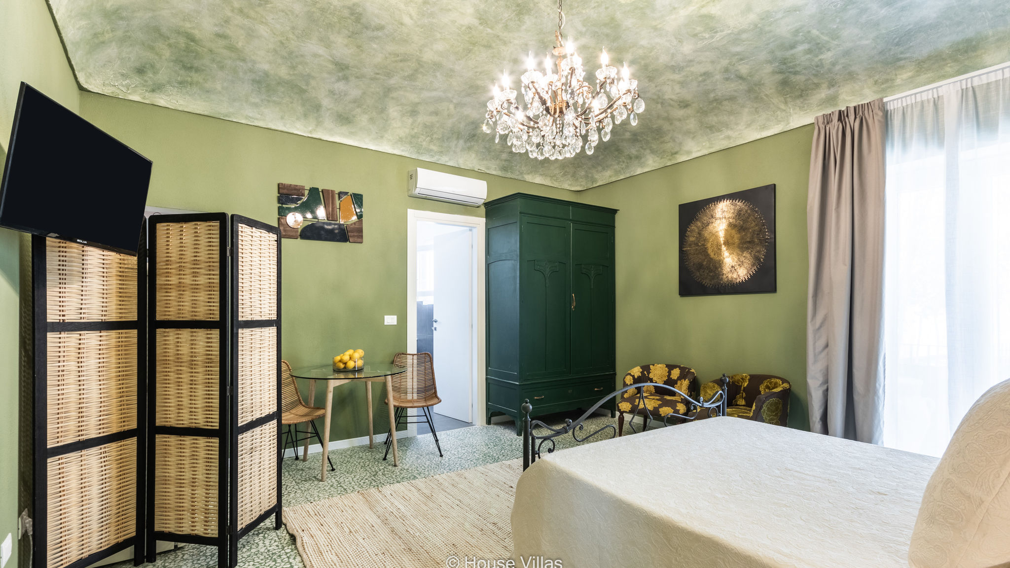 Bowie's Rooms Intera 