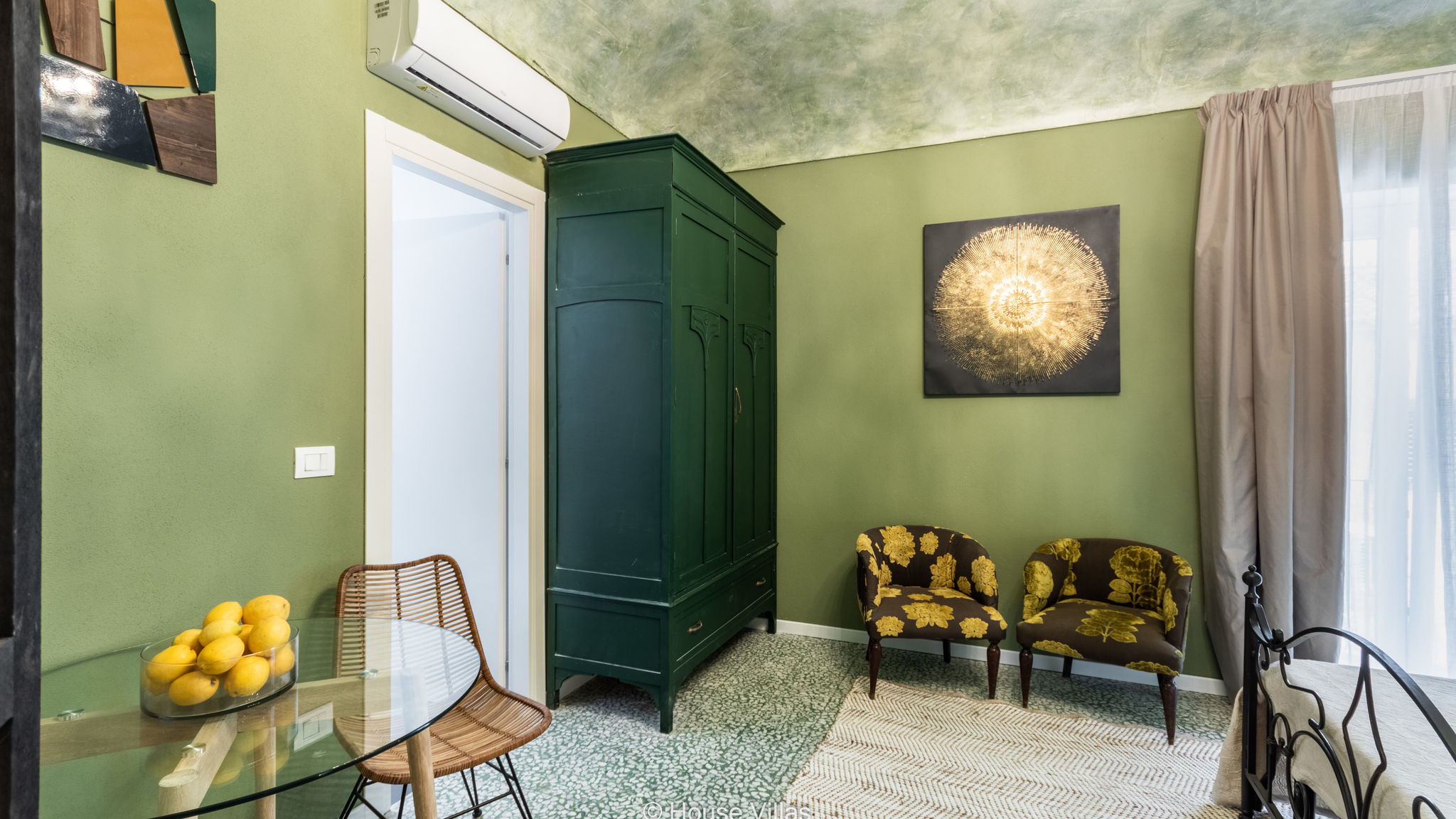 Bowie's Rooms Intera 