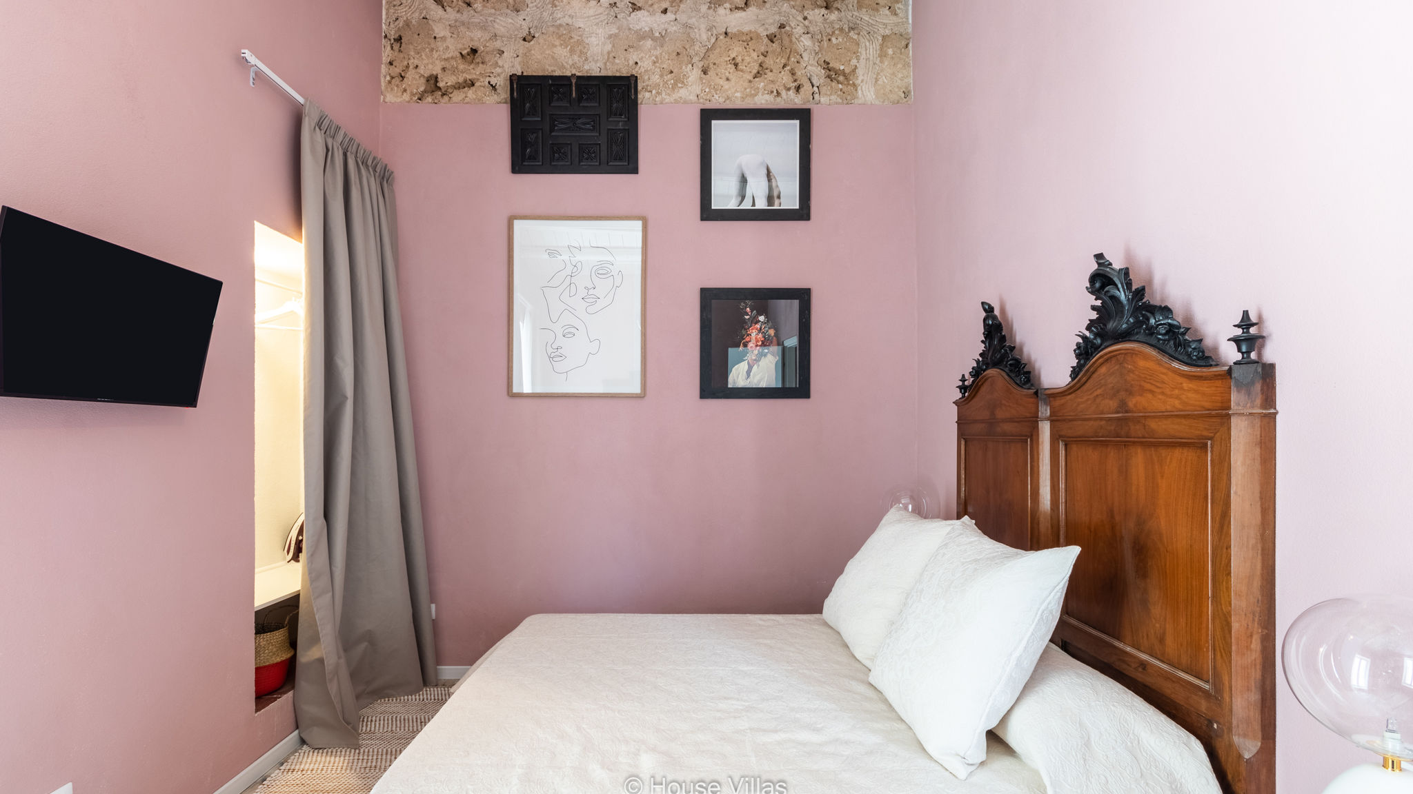 Bowie's Rooms Intera 