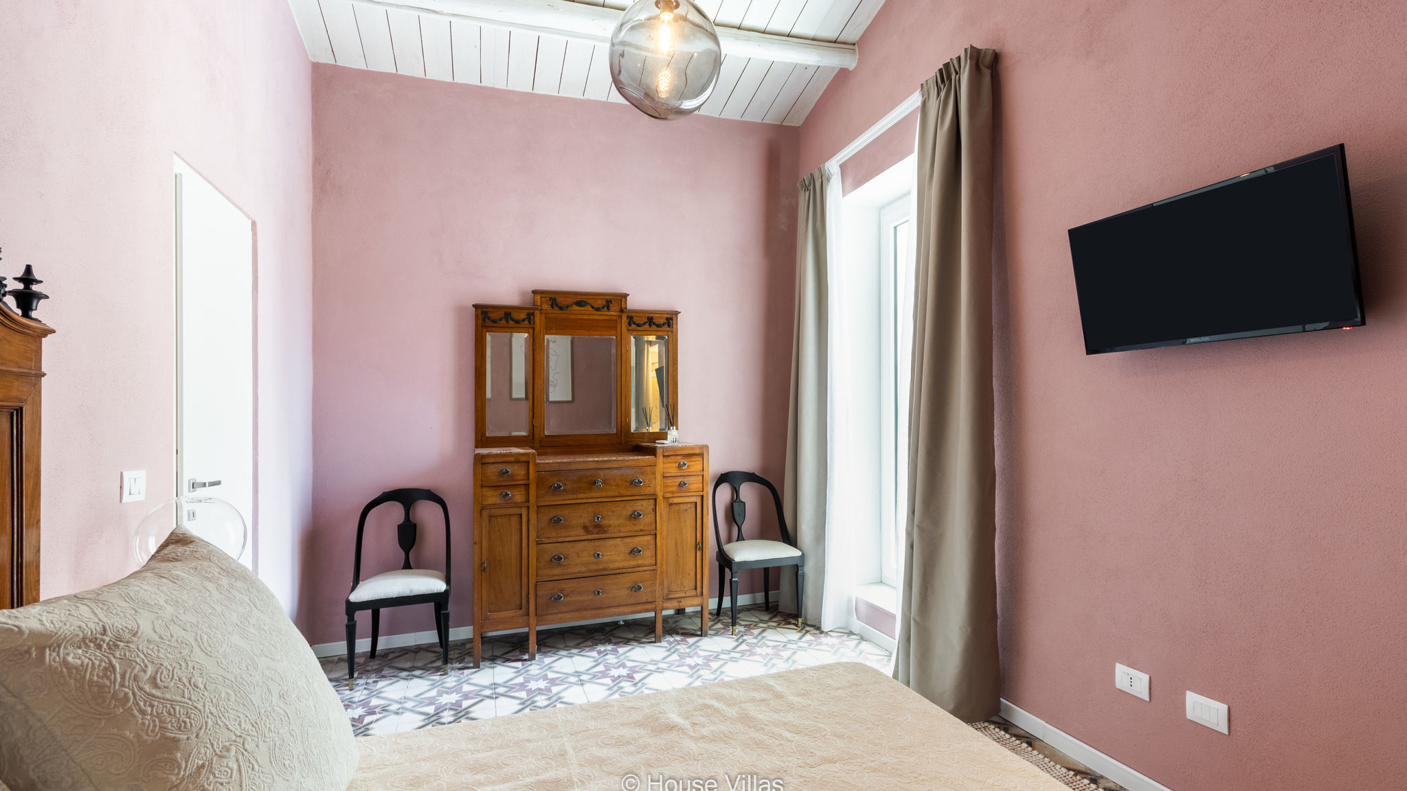 Bowie's Rooms Intera 