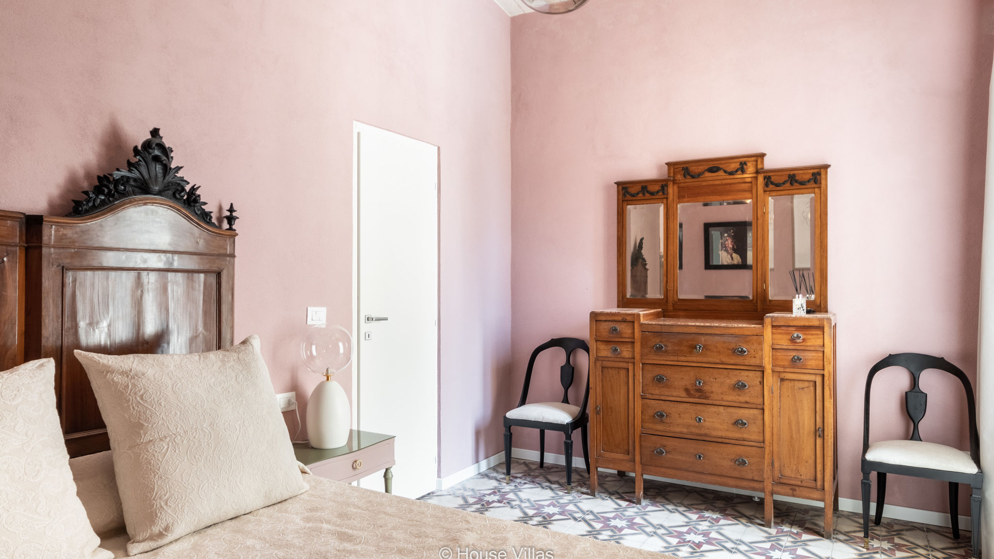Bowie's Rooms Intera 