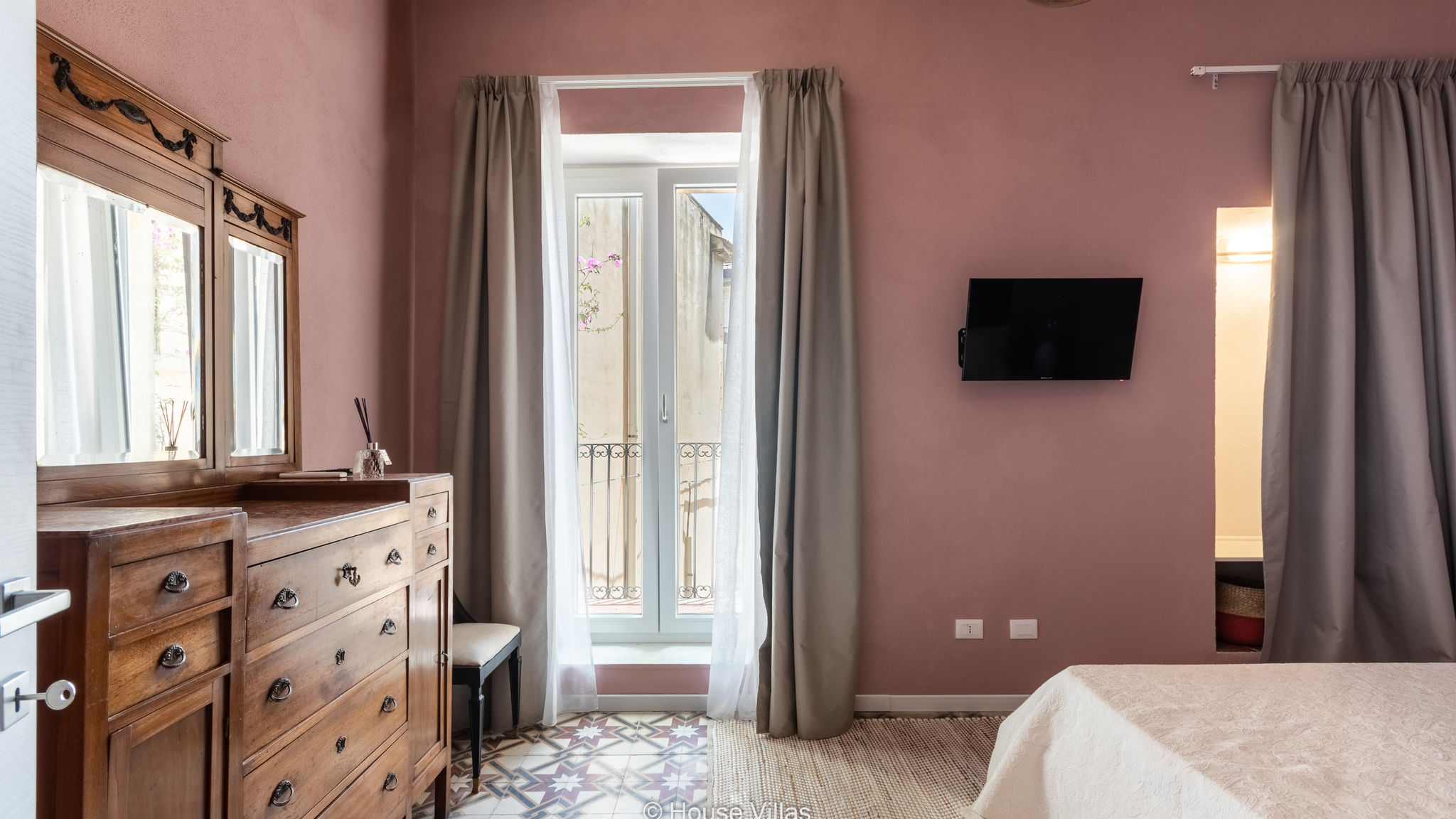 Bowie's Rooms Intera 