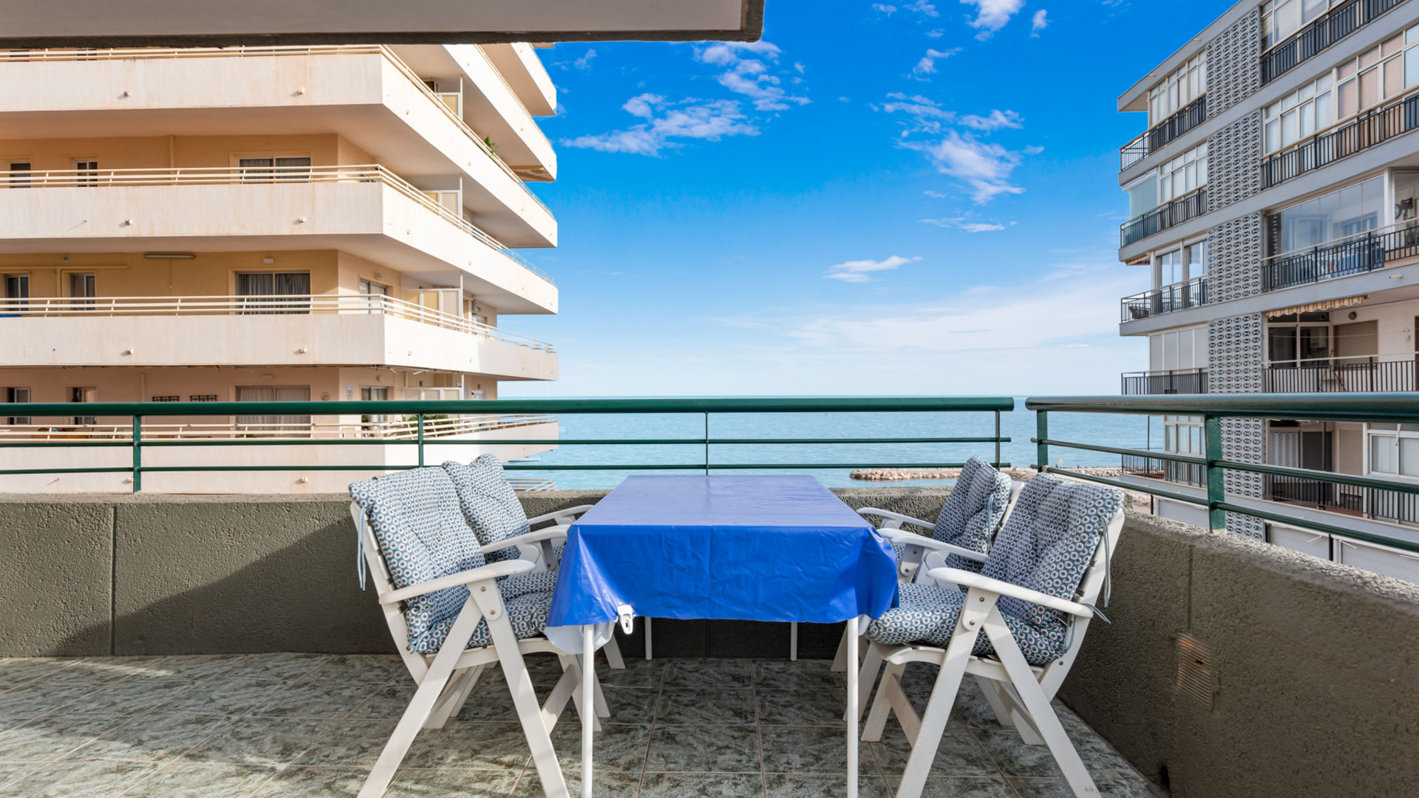 Costarentals Fuengirola Cozy beachfront apartment in Fuengirola by Costarentals - Ref 25
