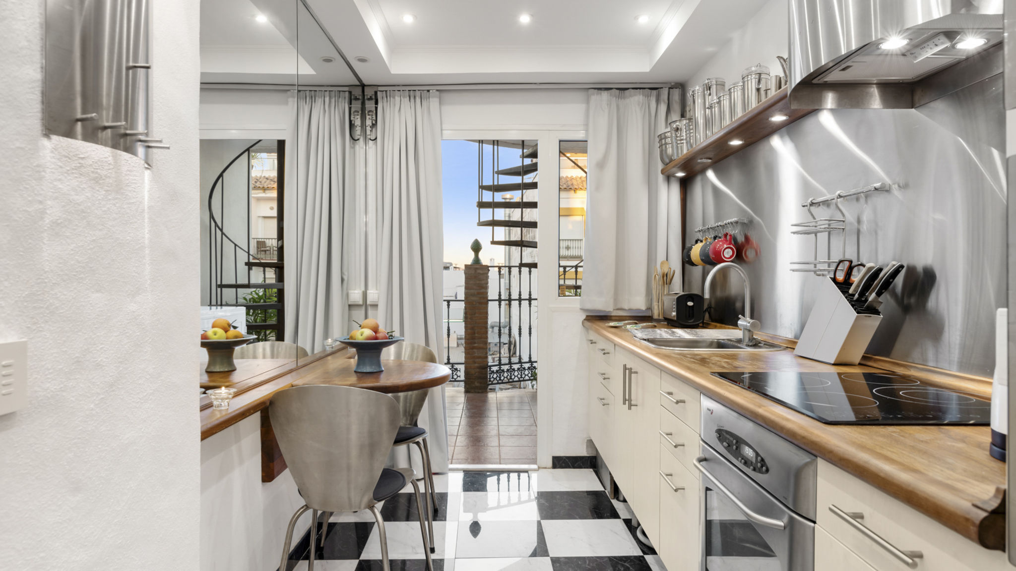 Costarentals Marbella Fantastic Penthouse in downtown San Pedro by Costarentals - Ref M35
