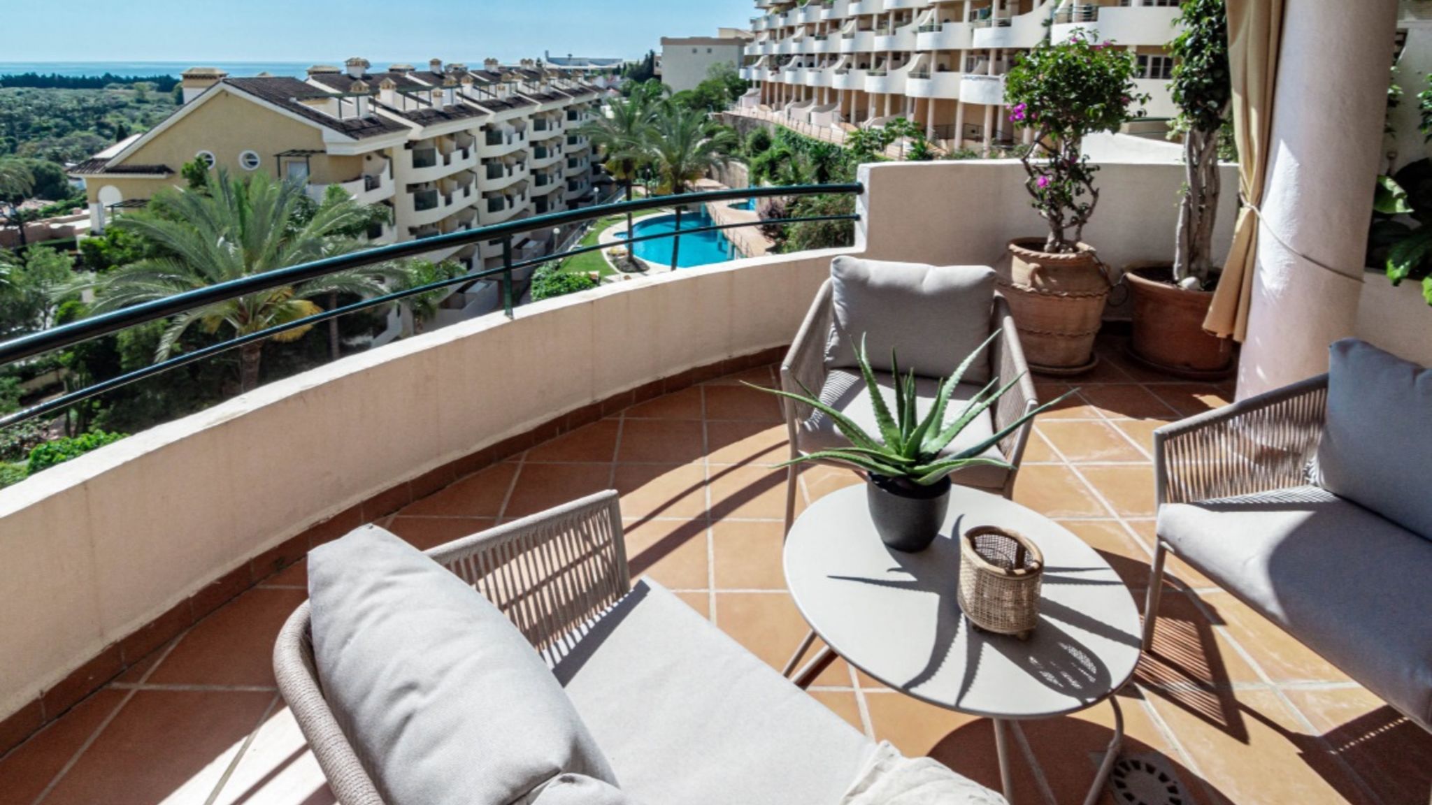 Costarentals Marbella Sleek apartment with pool in Marbella - M36