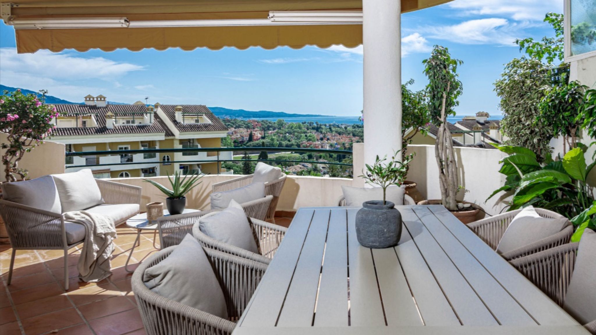 Costarentals Marbella Stunning apartment with pool in Marbella by Costarentals - M36