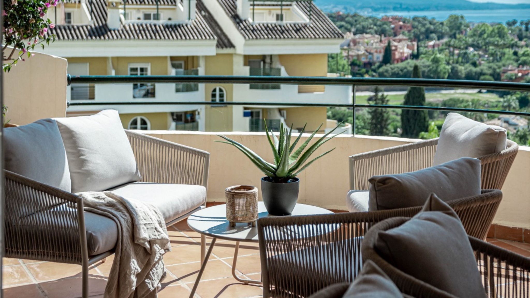 Costarentals Marbella Stunning apartment with pool in Marbella by Costarentals - M36