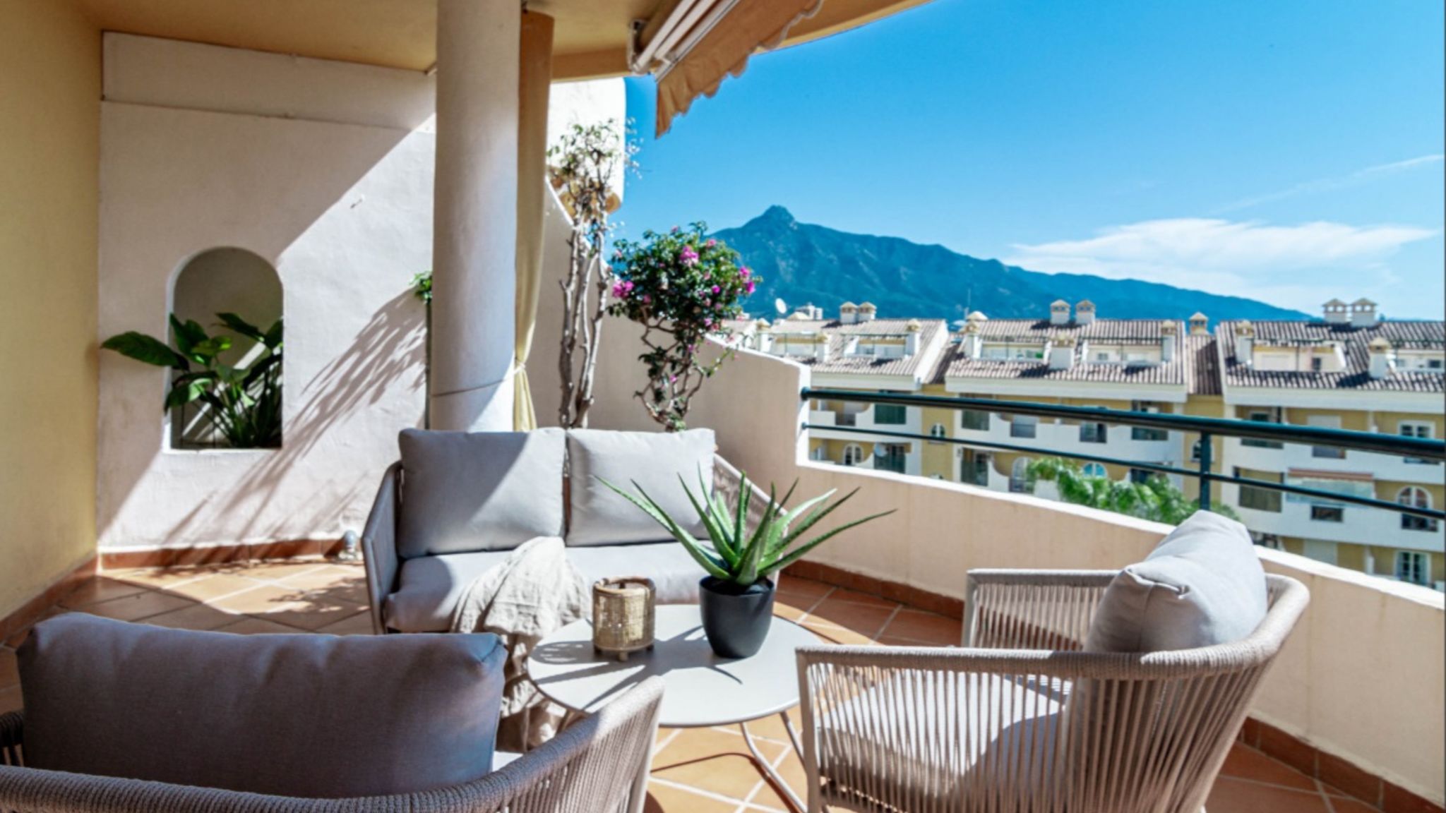 Costarentals Marbella Sleek apartment with pool in Marbella - M36