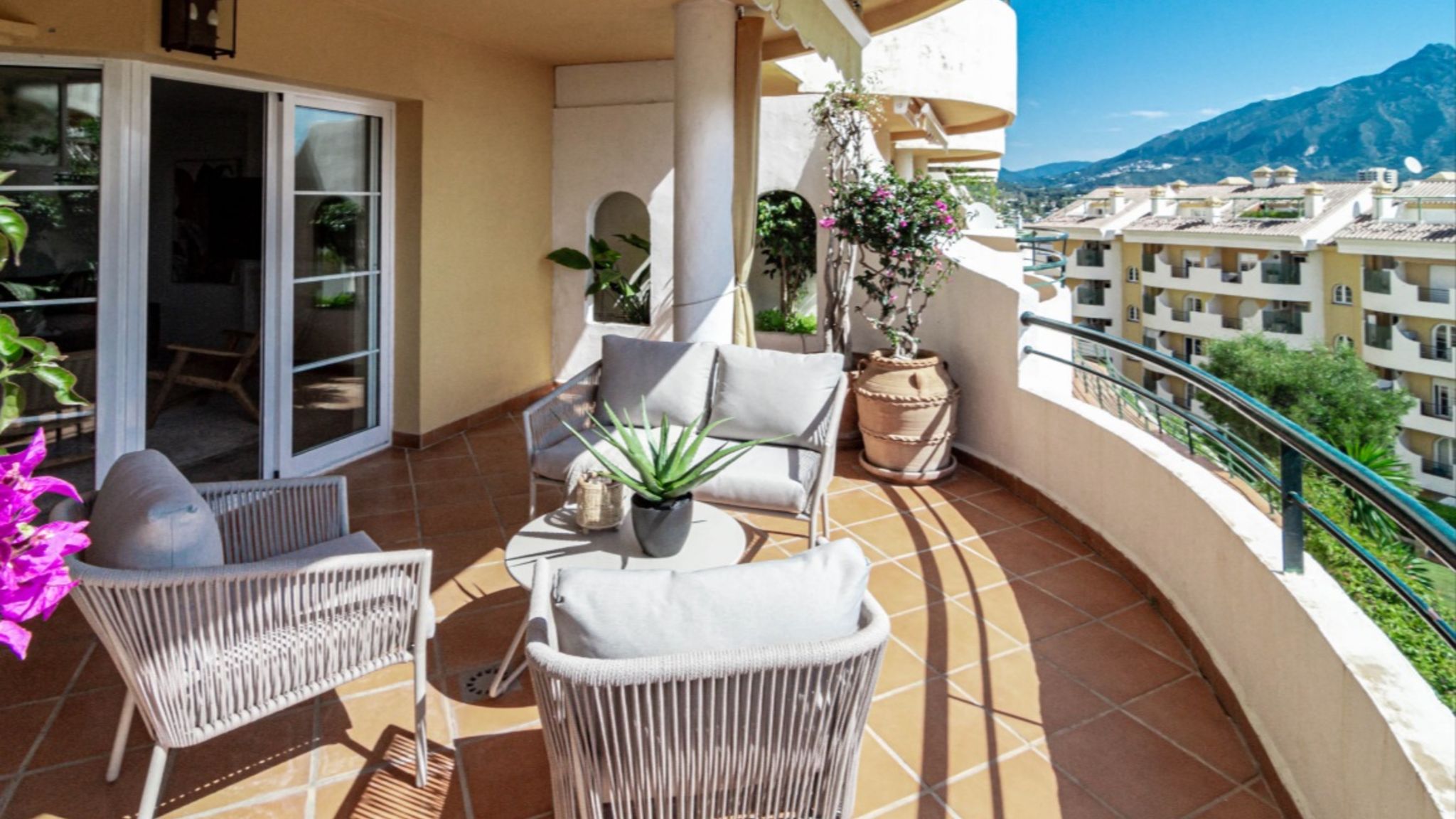 Costarentals Marbella Sleek apartment with pool in Marbella - M36