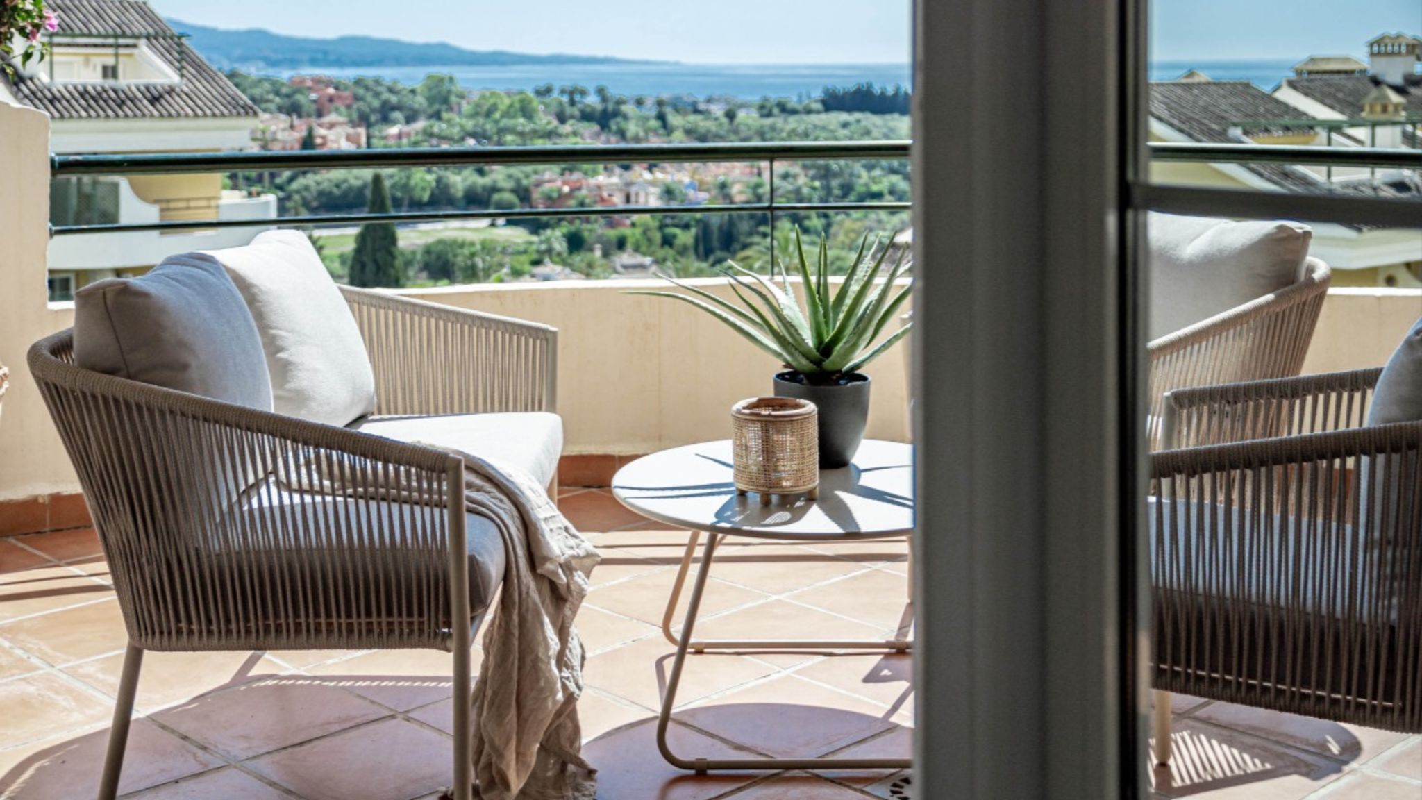 Costarentals Marbella Stunning apartment with pool in Marbella by Costarentals - M36