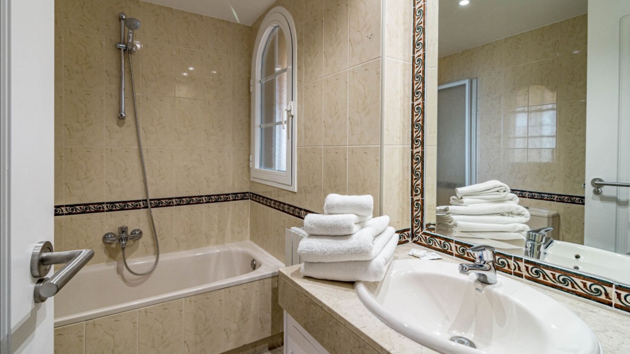 Costarentals Marbella Stunning apartment with pool in Marbella by Costarentals - M36