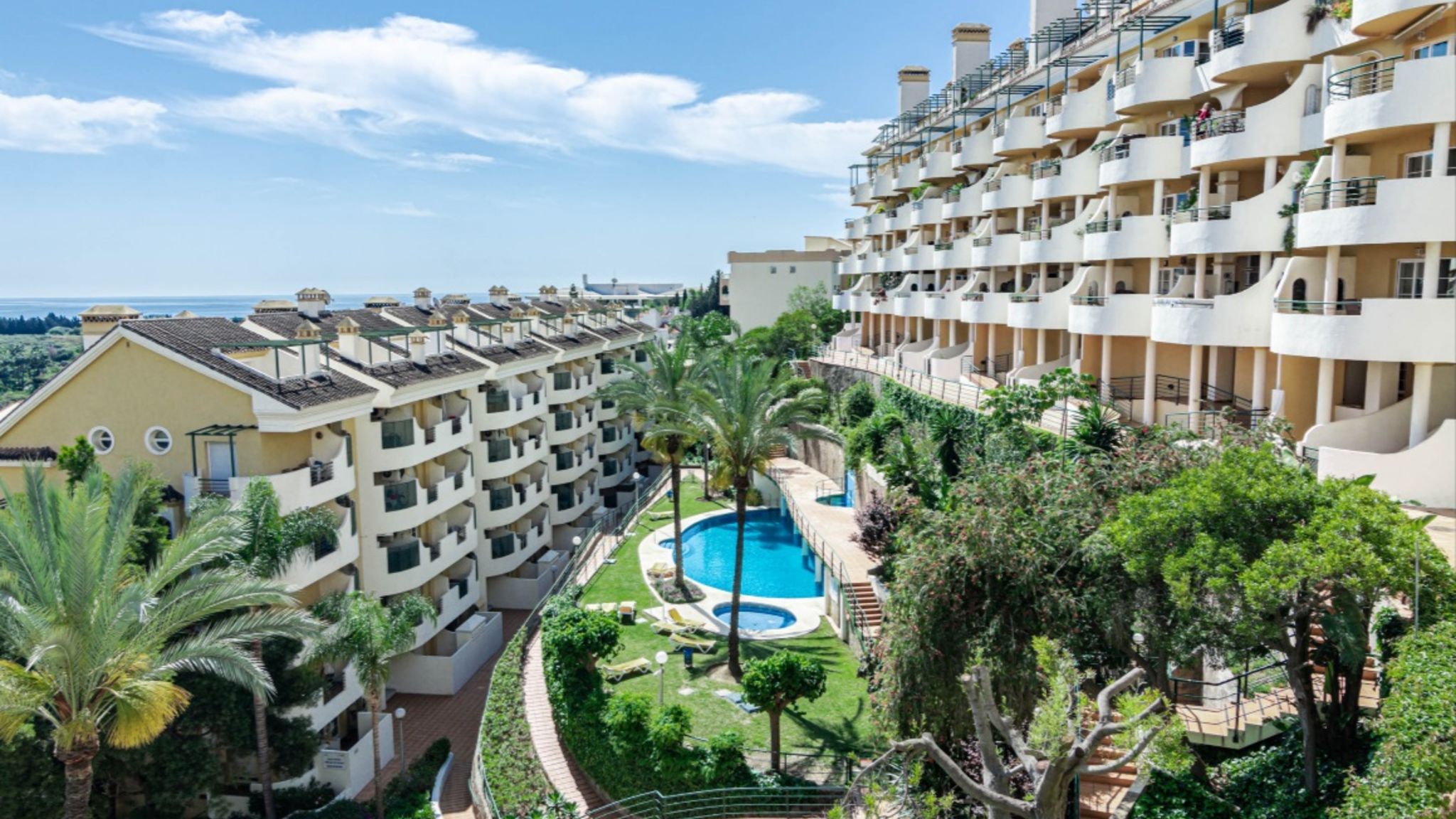 Costarentals Marbella Sleek apartment with pool in Marbella - M36