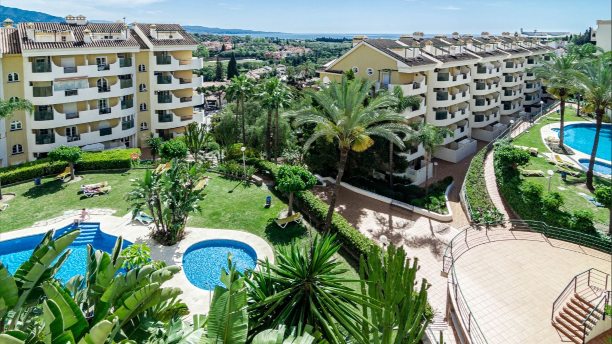 Costarentals Marbella Sleek apartment with pool in Marbella - M36