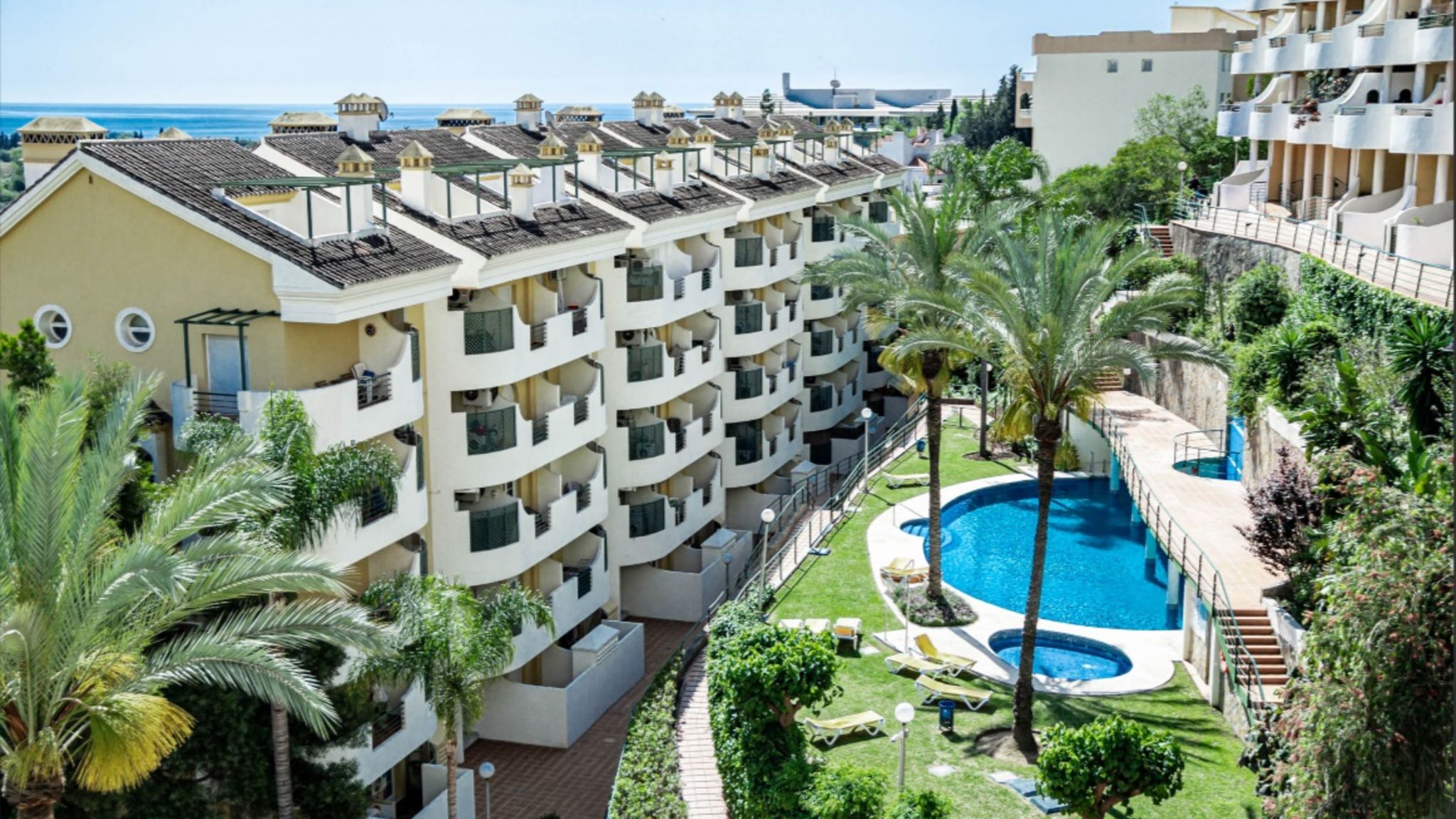 Costarentals Marbella Sleek apartment with pool in Marbella - M36