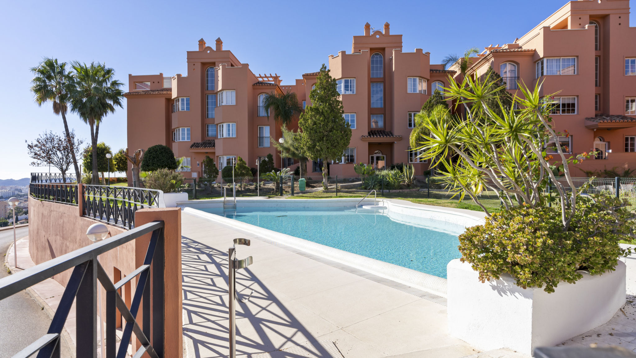 Costarentals Fuengirola Torreblanca family flat with pool - Ref 63