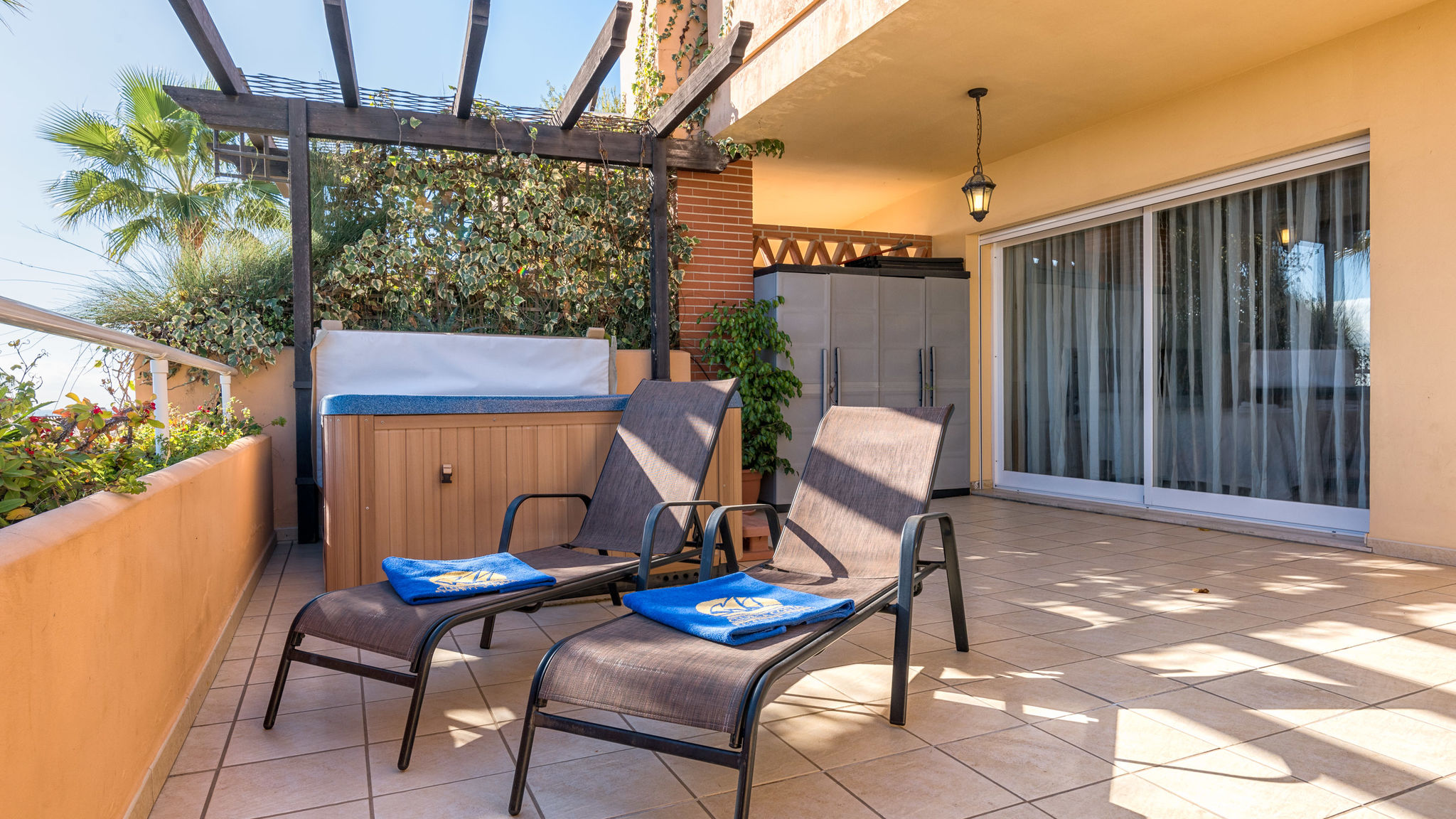 Malibu B5 · Luxury 2BR Condo 3 by Rafleys, ref 246