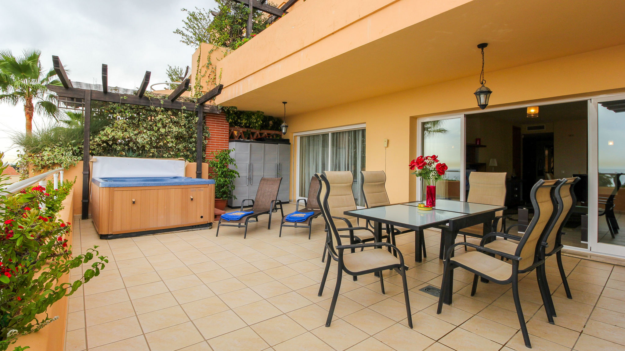Malibu B5 · Luxury 2BR Condo 3 by Rafleys, ref 246