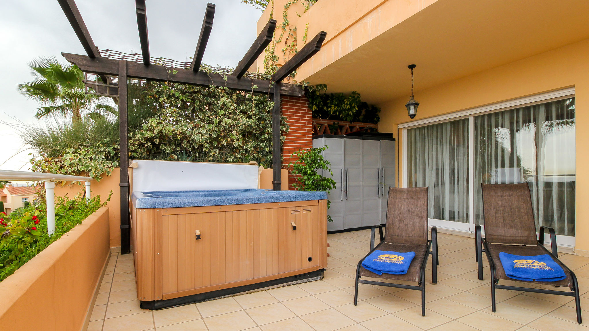 Malibu B5 · Luxury 2BR Condo 3 by Rafleys, ref 246