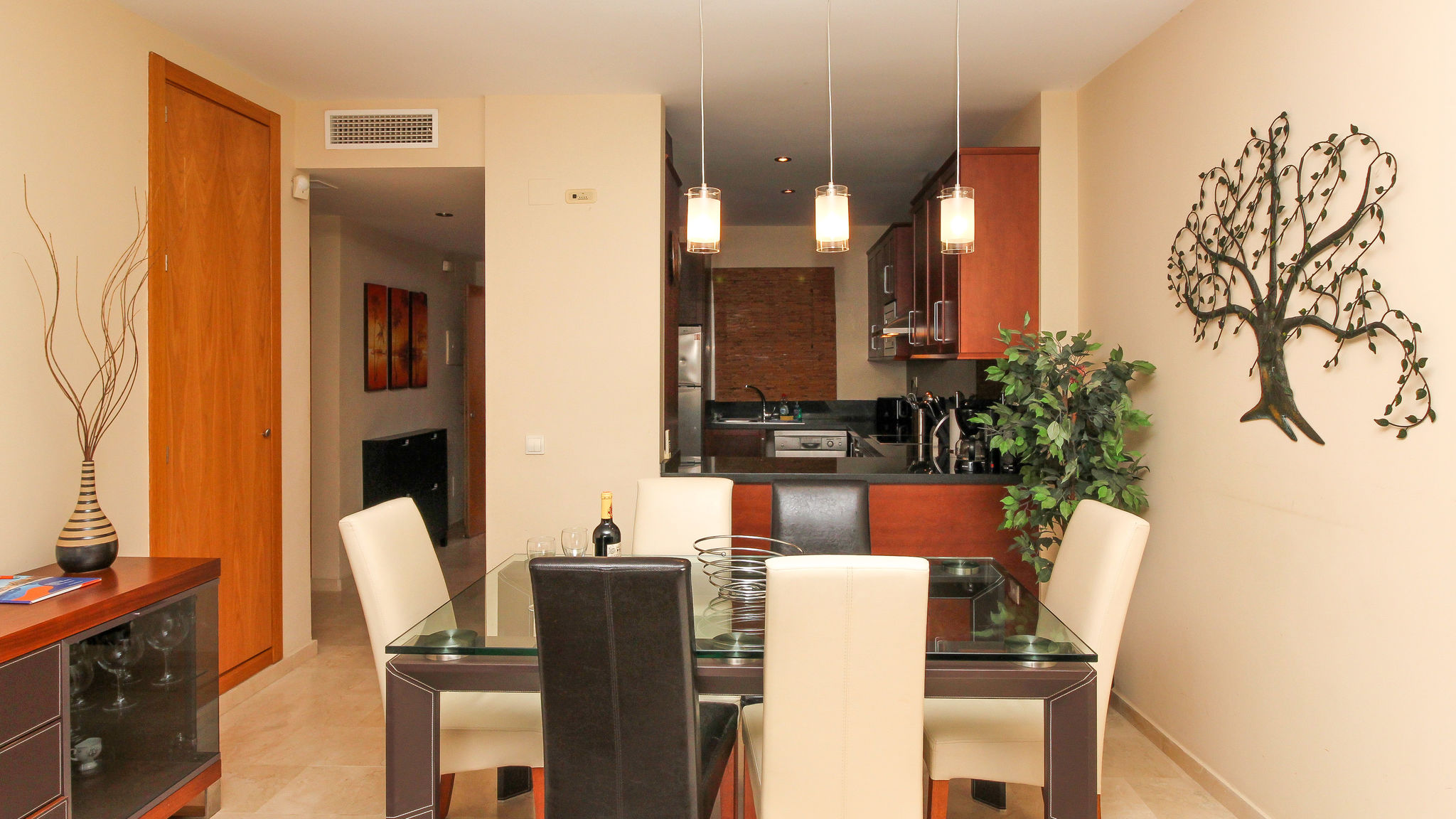 Malibu B5 · Luxury 2BR Condo 3 by Rafleys, ref 246