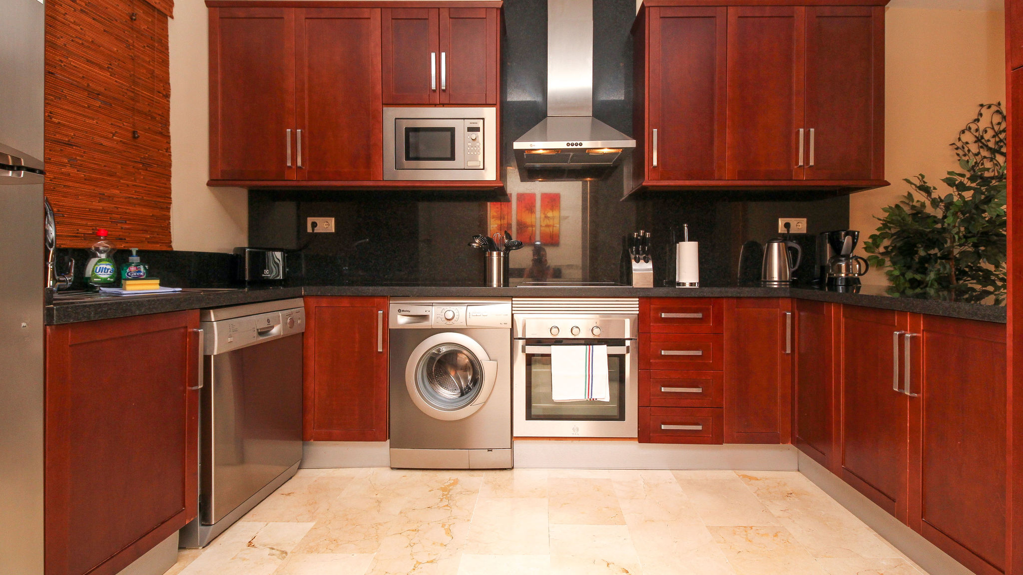 Malibu B5 · Luxury 2BR Condo 3 by Rafleys, ref 246